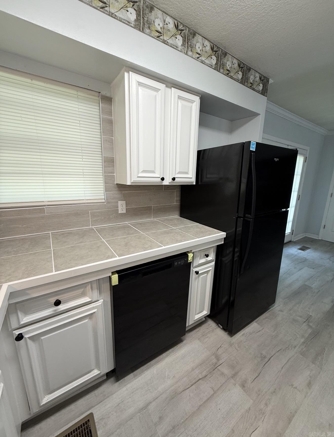 701 Whiteoak Property Photo 4