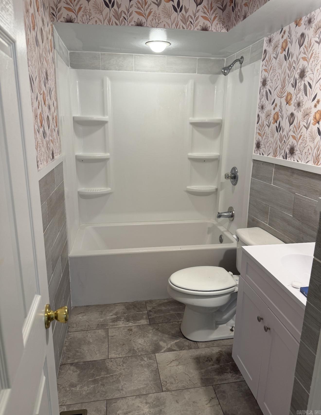 701 Whiteoak Property Photo 8