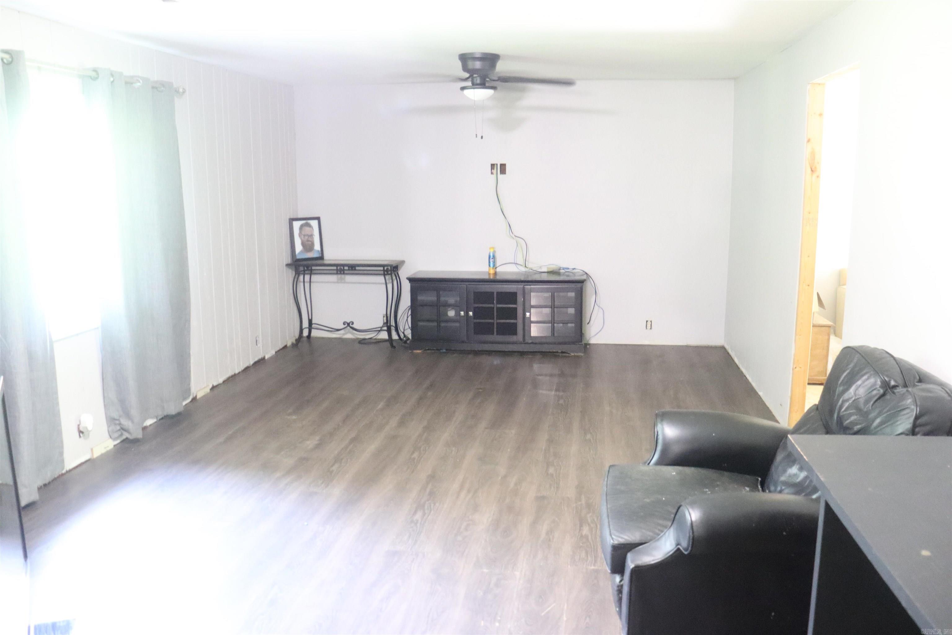 8916 Macarthur Drive Property Photo 4