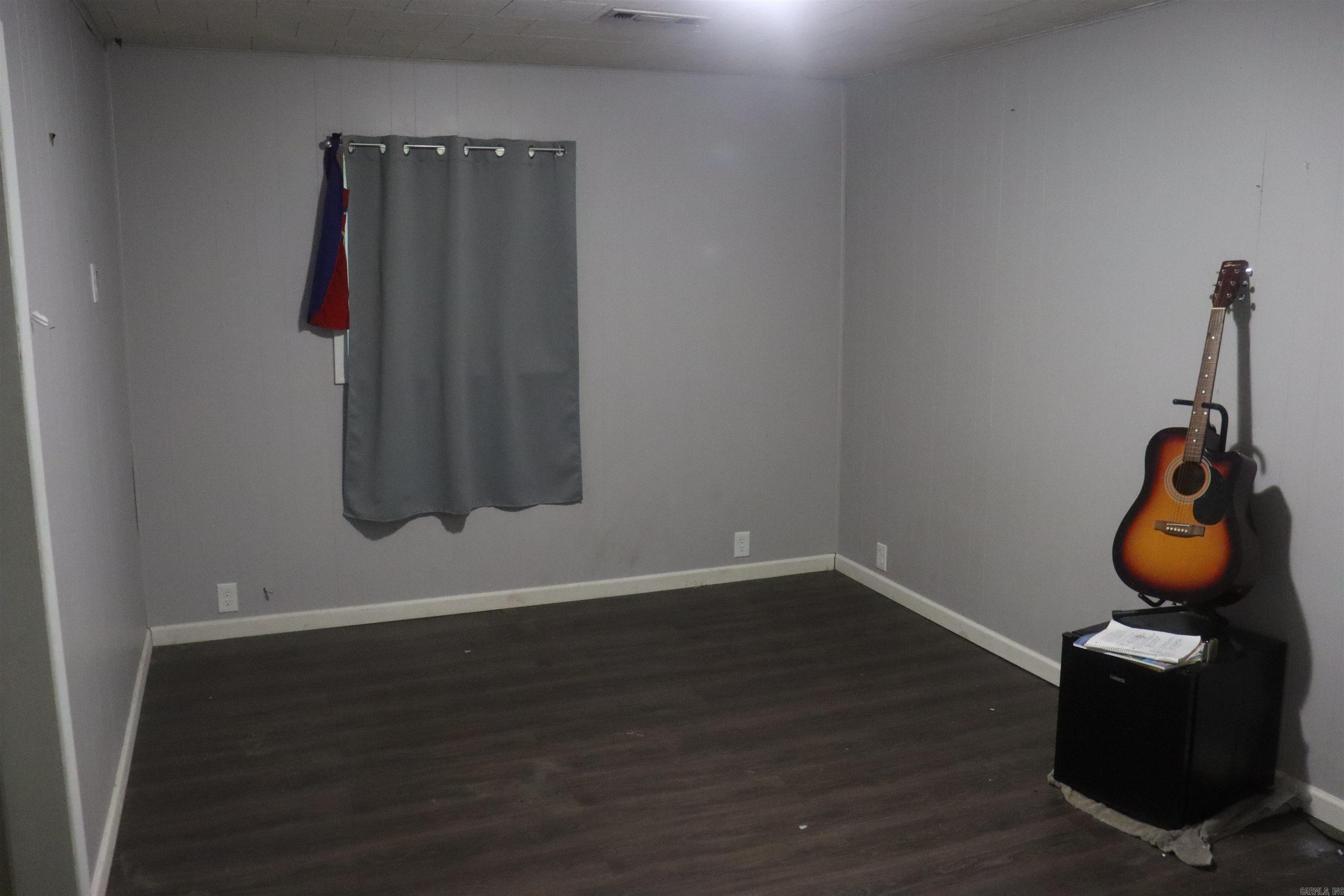 8916 Macarthur Drive Property Photo 6
