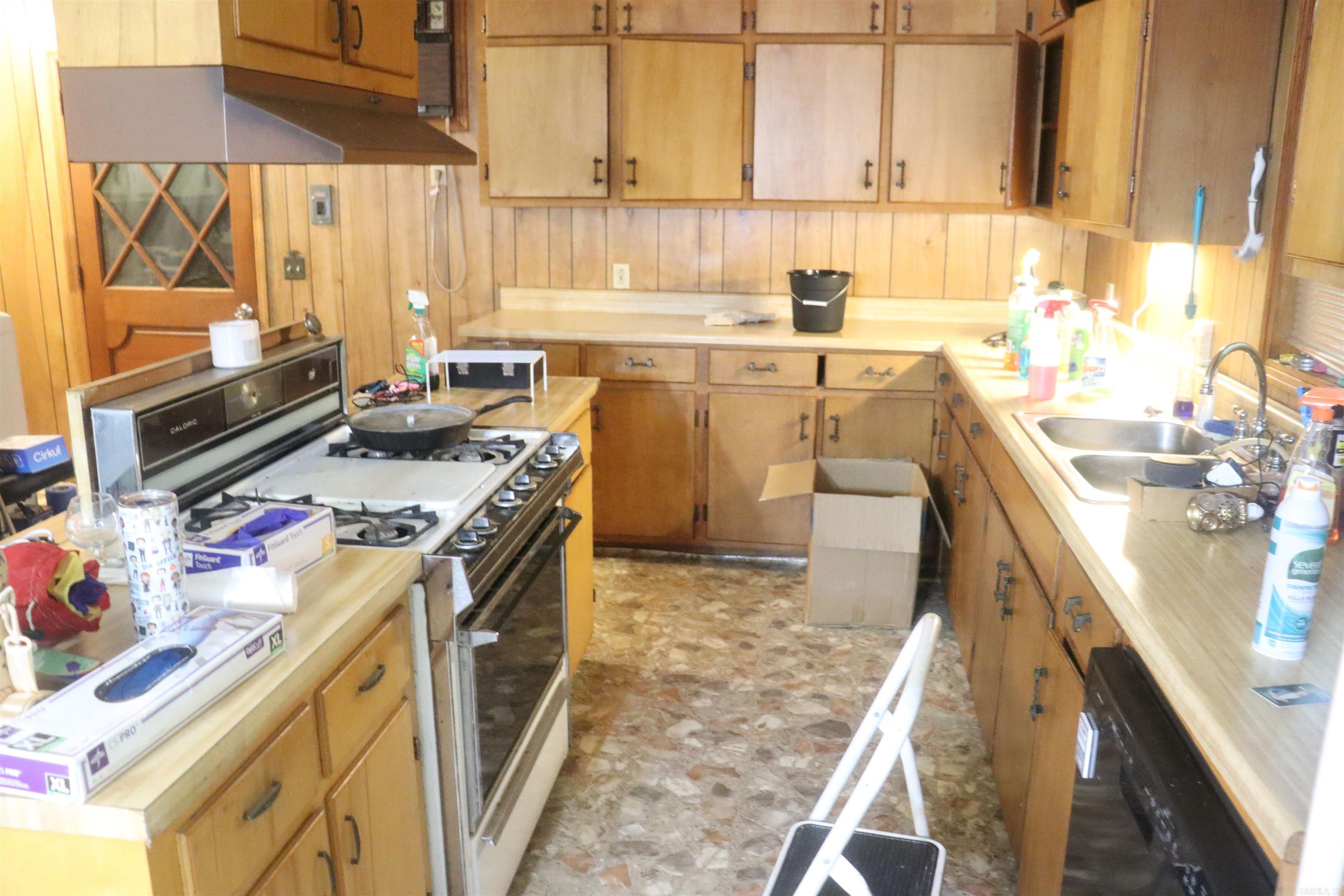 8916 Macarthur Drive Property Photo 7