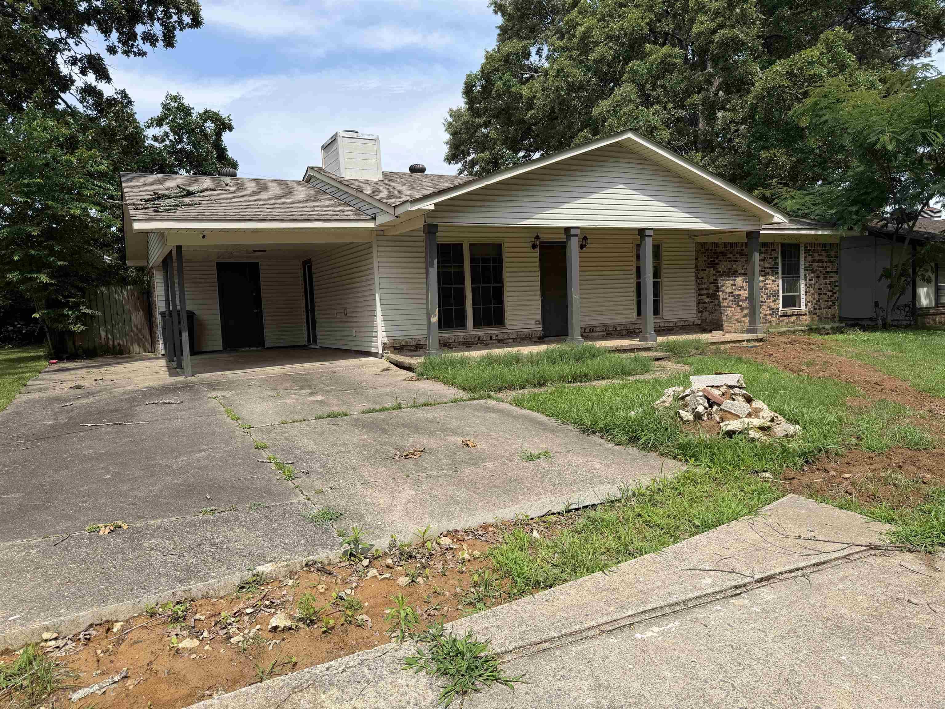 1000 Towering Oaks Drive Property Photo 2