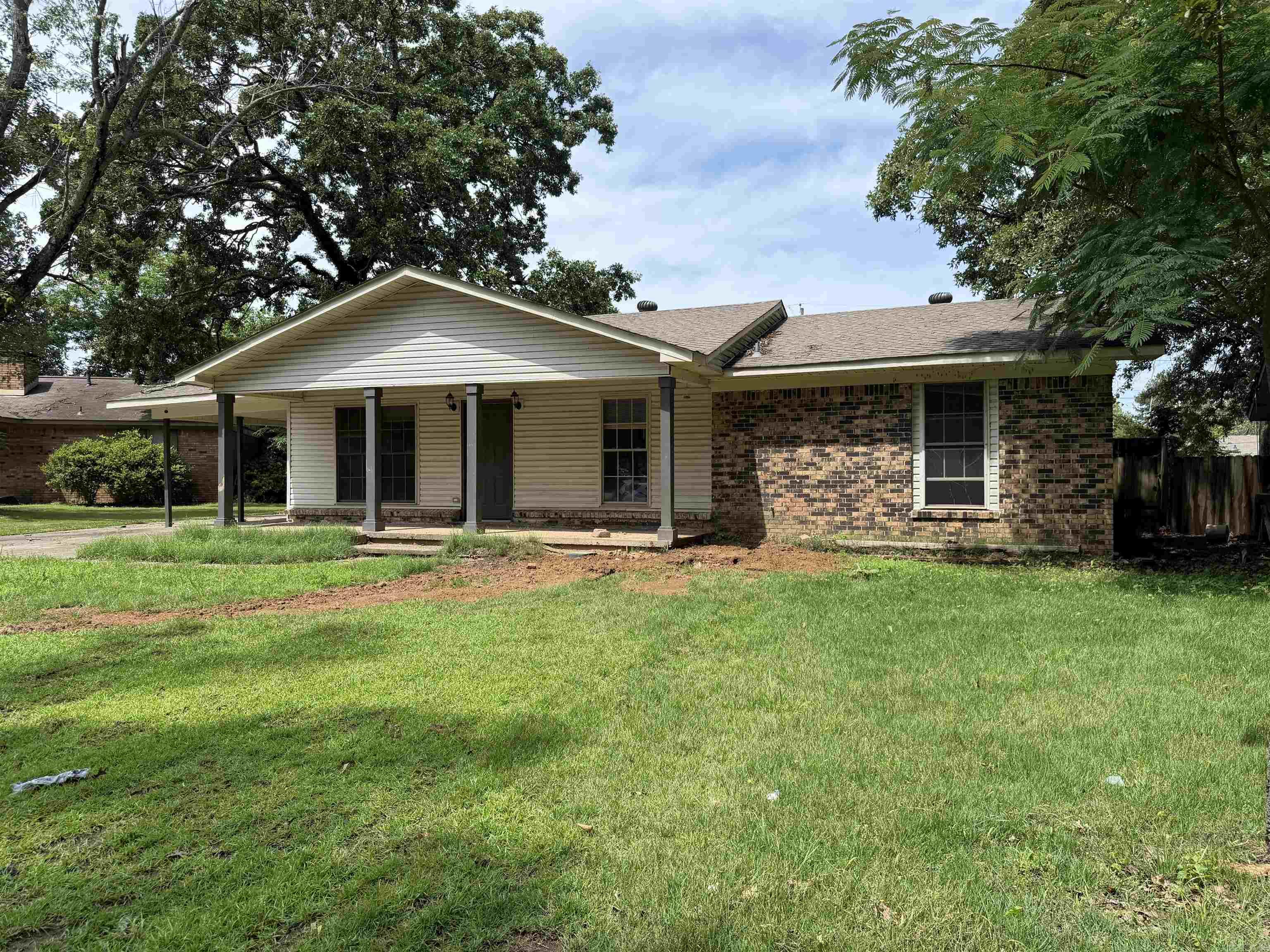 1000 Towering Oaks Drive Property Photo 3