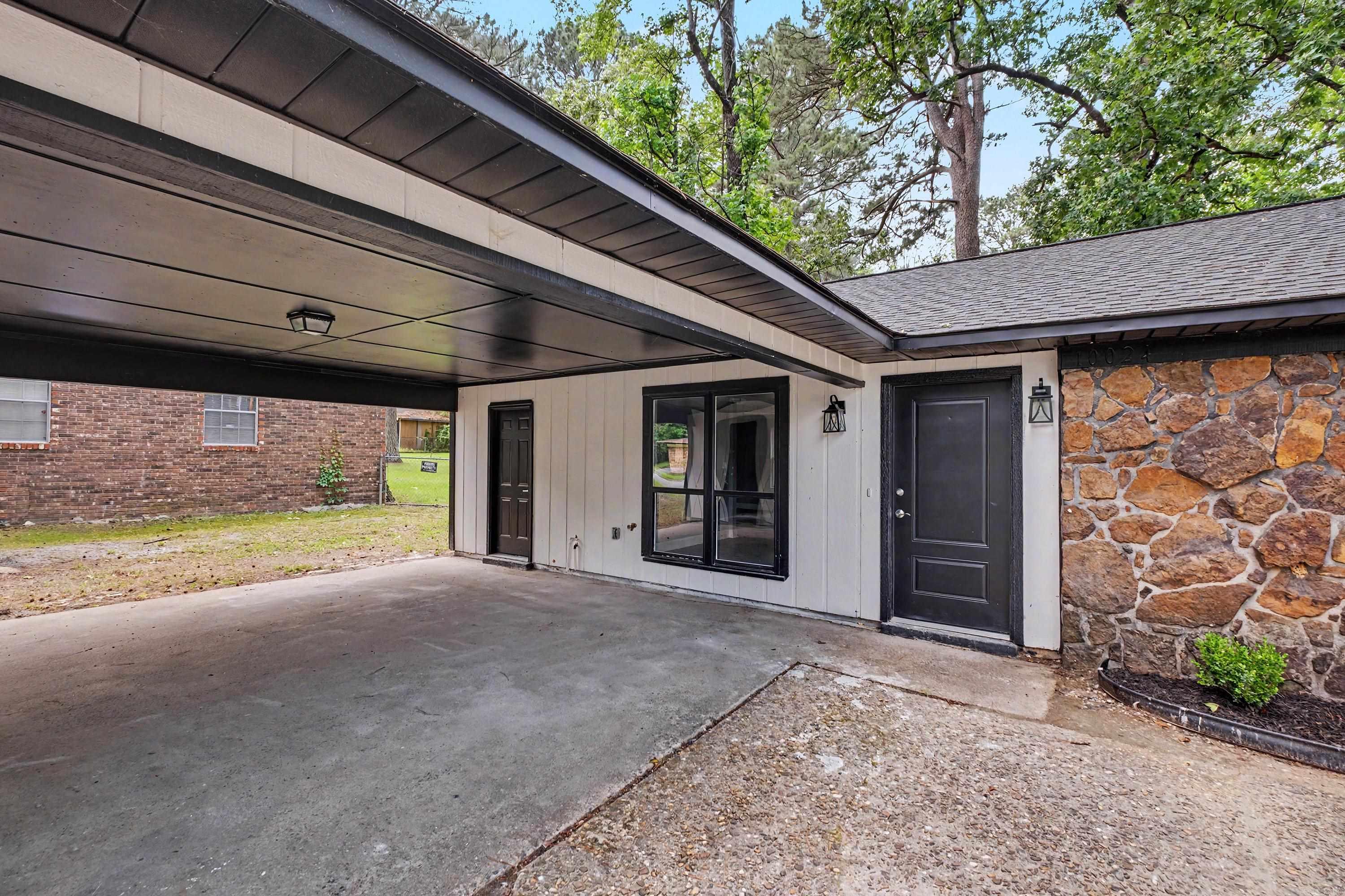 10024 Whispering Pine Property Photo 2