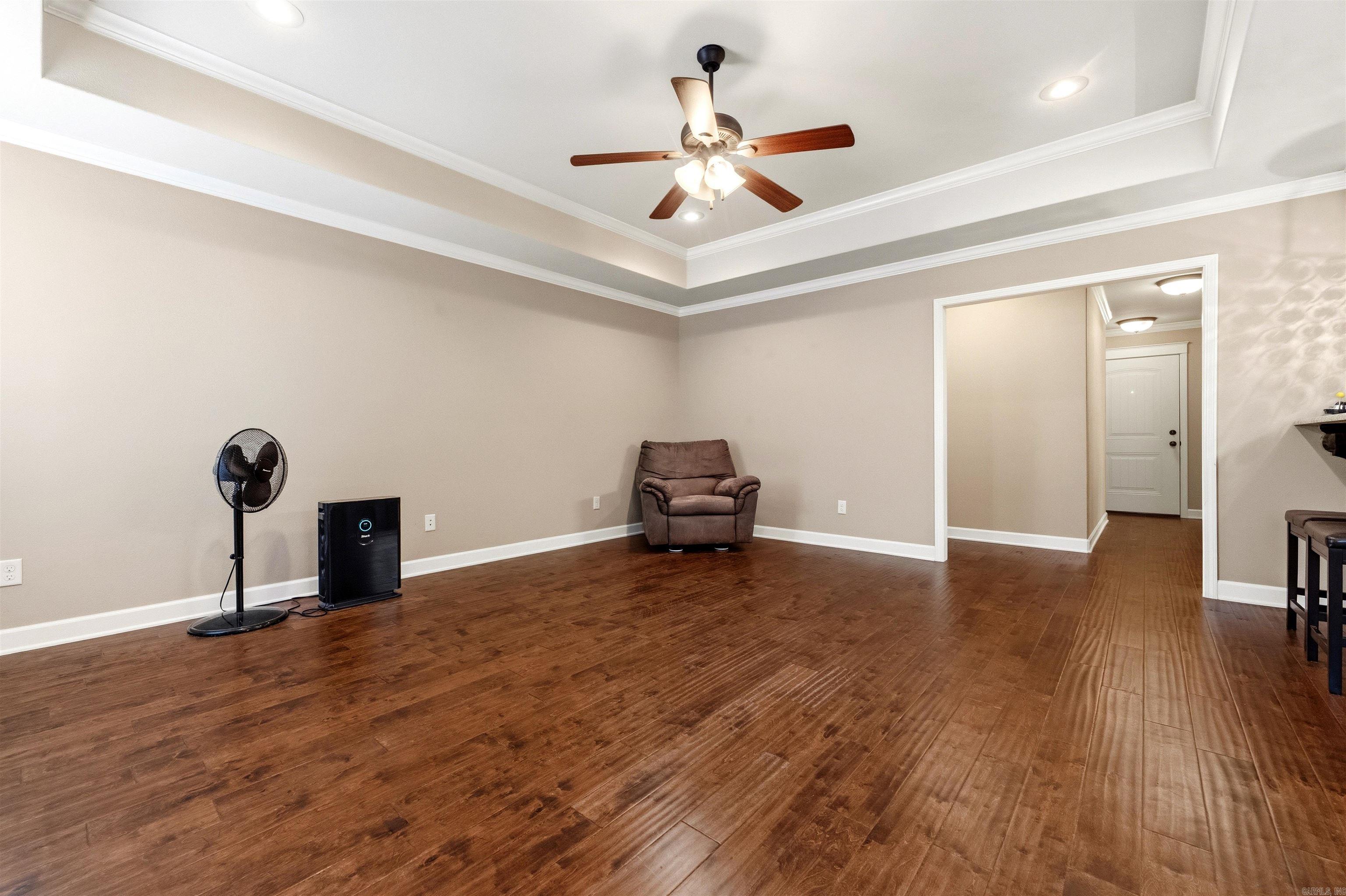 5502 Glenn Cove Property Photo 9