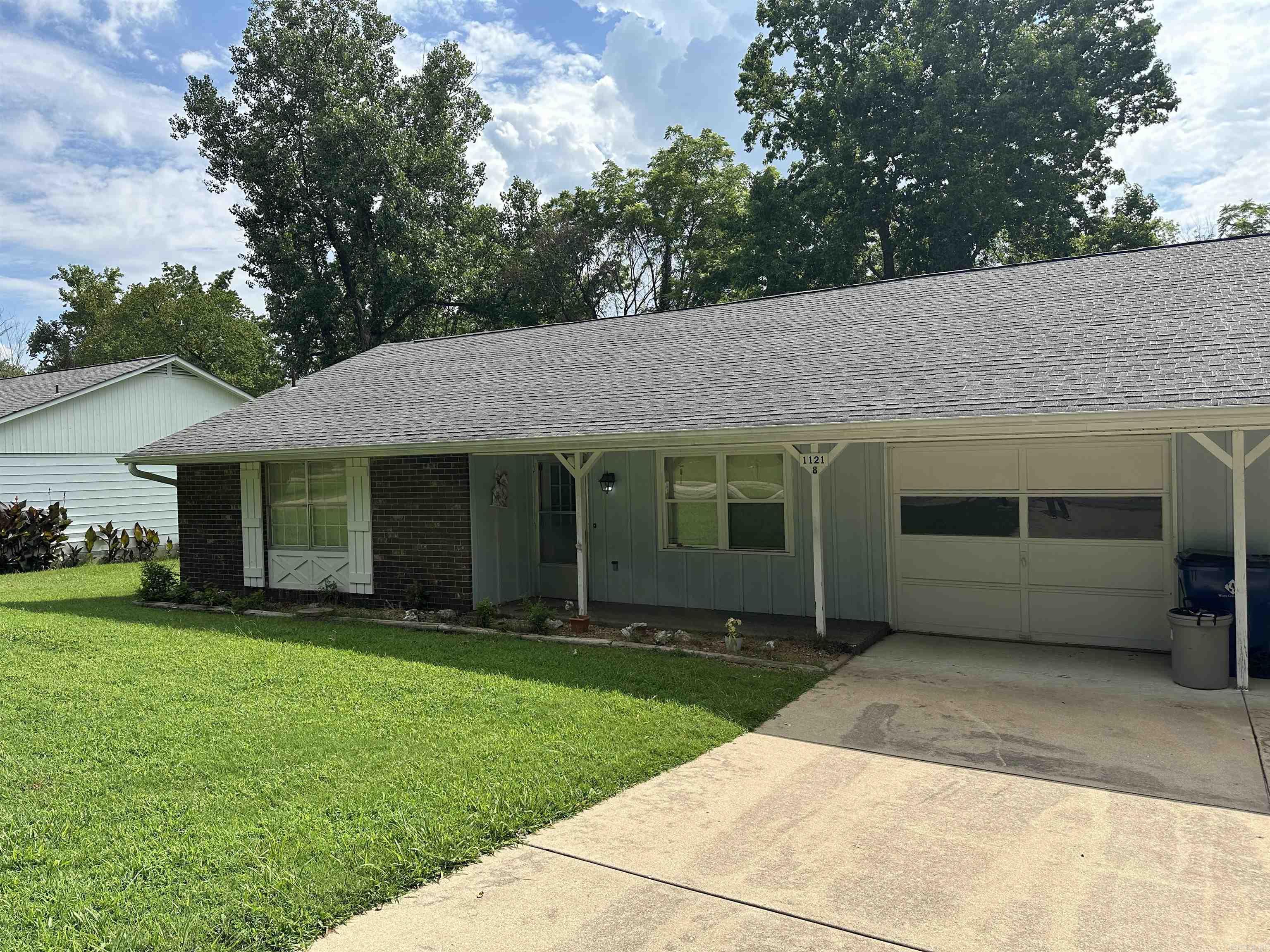 1121 Meadowbrook Drive Property Photo 1