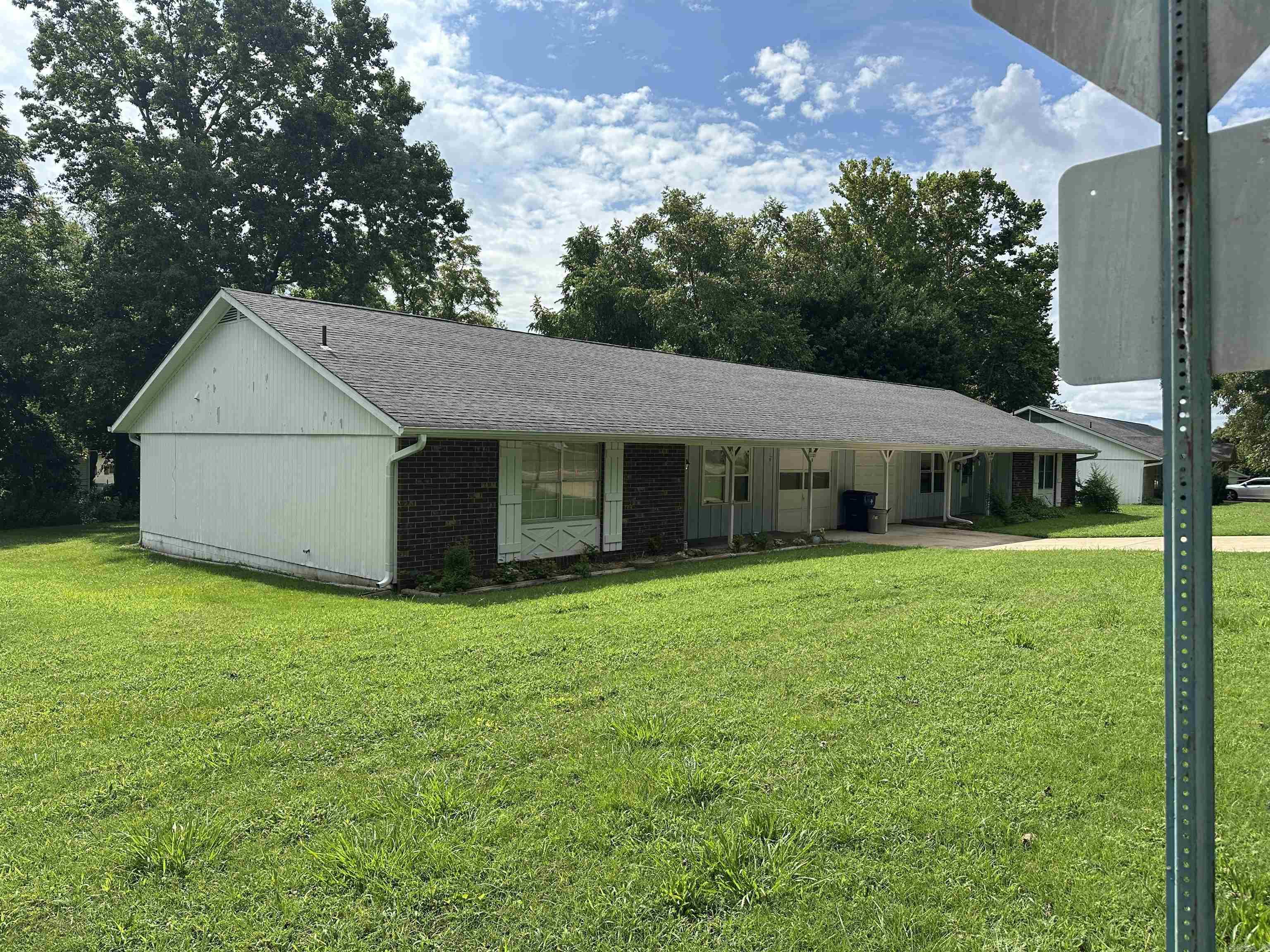 1121 Meadowbrook Drive Property Photo 2