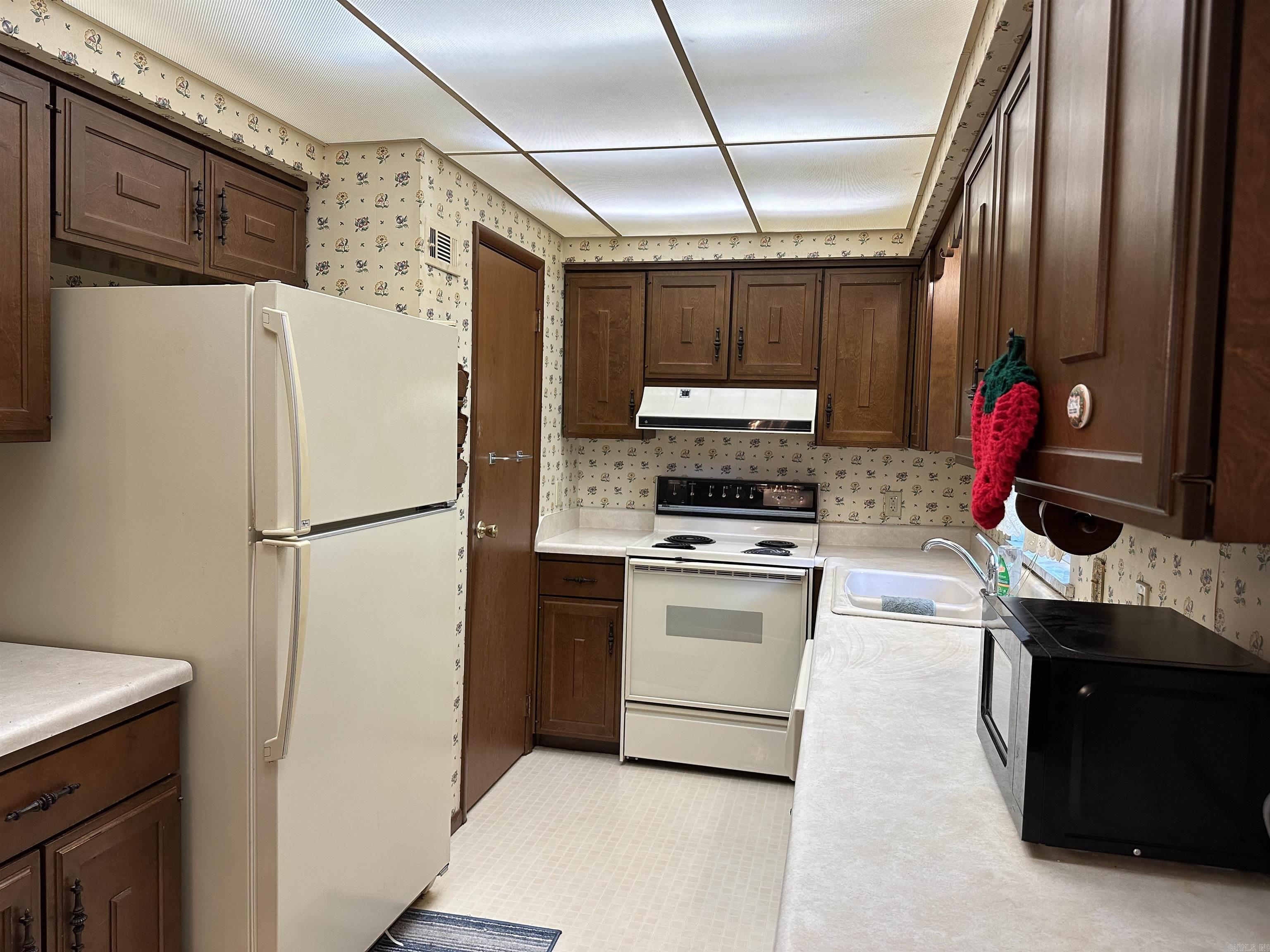 1121 Meadowbrook Drive Property Photo 3