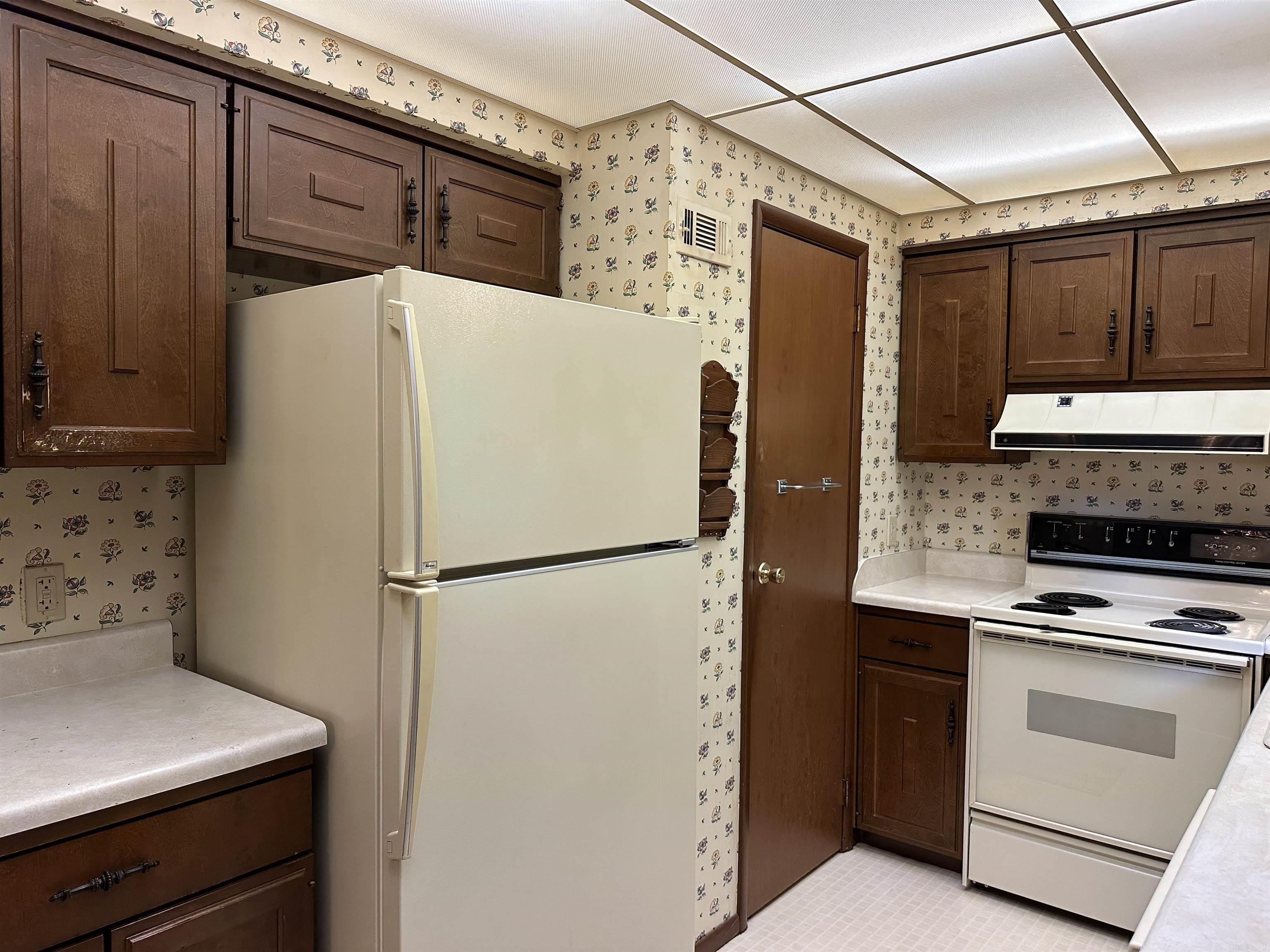 1121 Meadowbrook Drive Property Photo 4