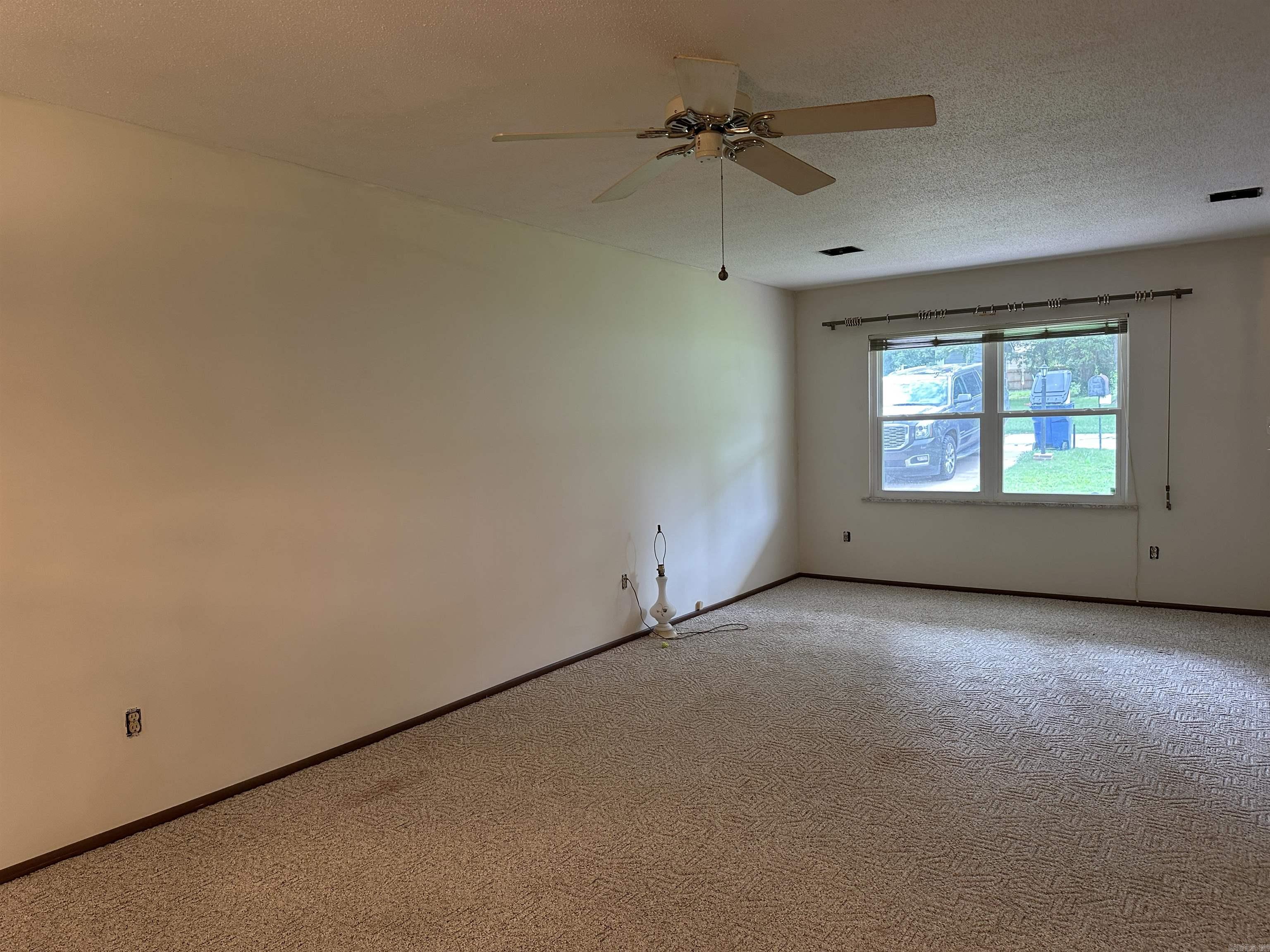 1121 Meadowbrook Drive Property Photo 7
