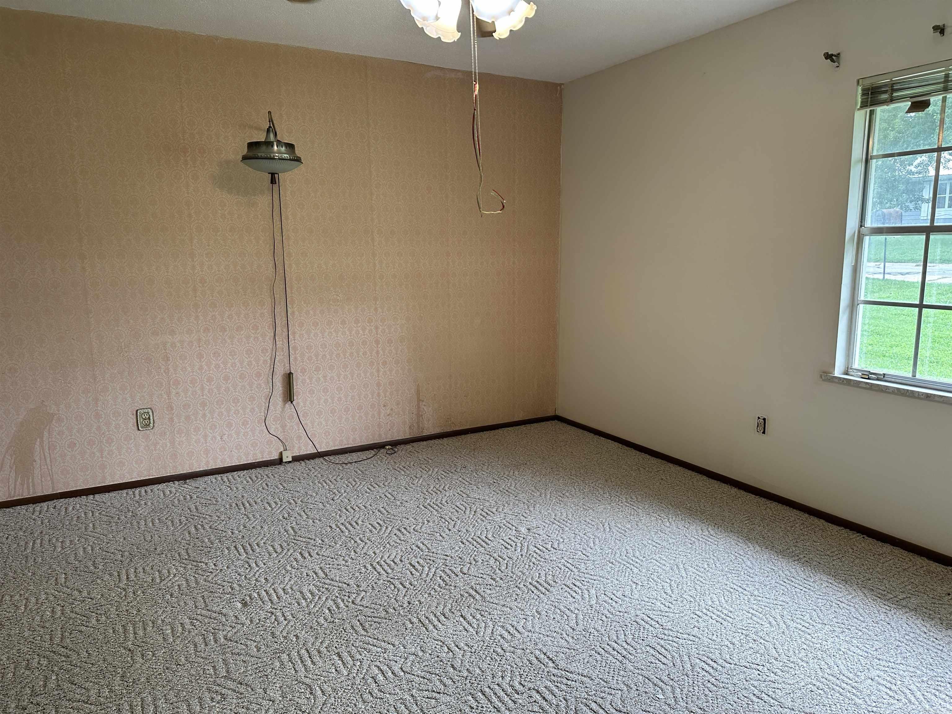 1121 Meadowbrook Drive Property Photo 12
