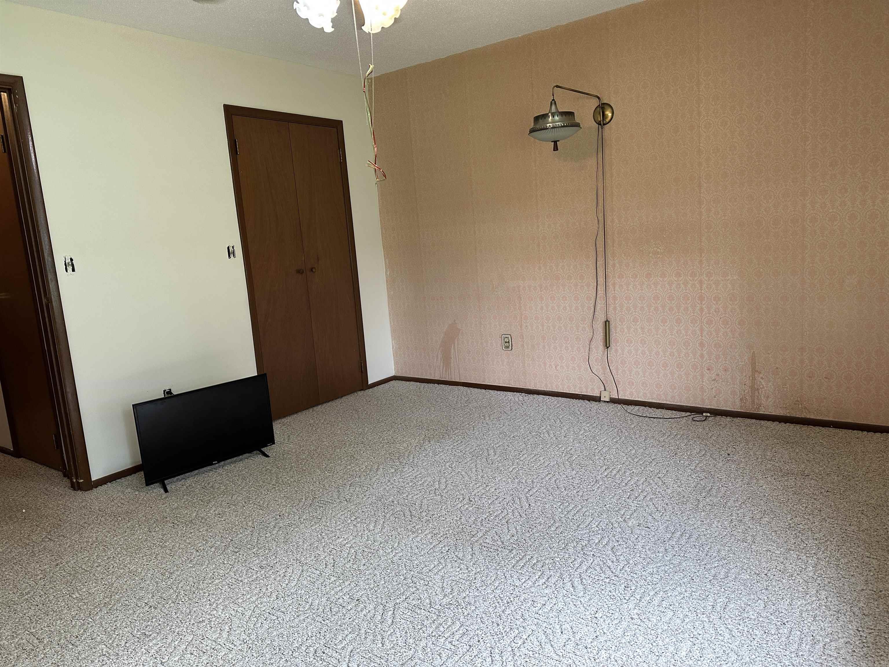 1121 Meadowbrook Drive Property Photo 13