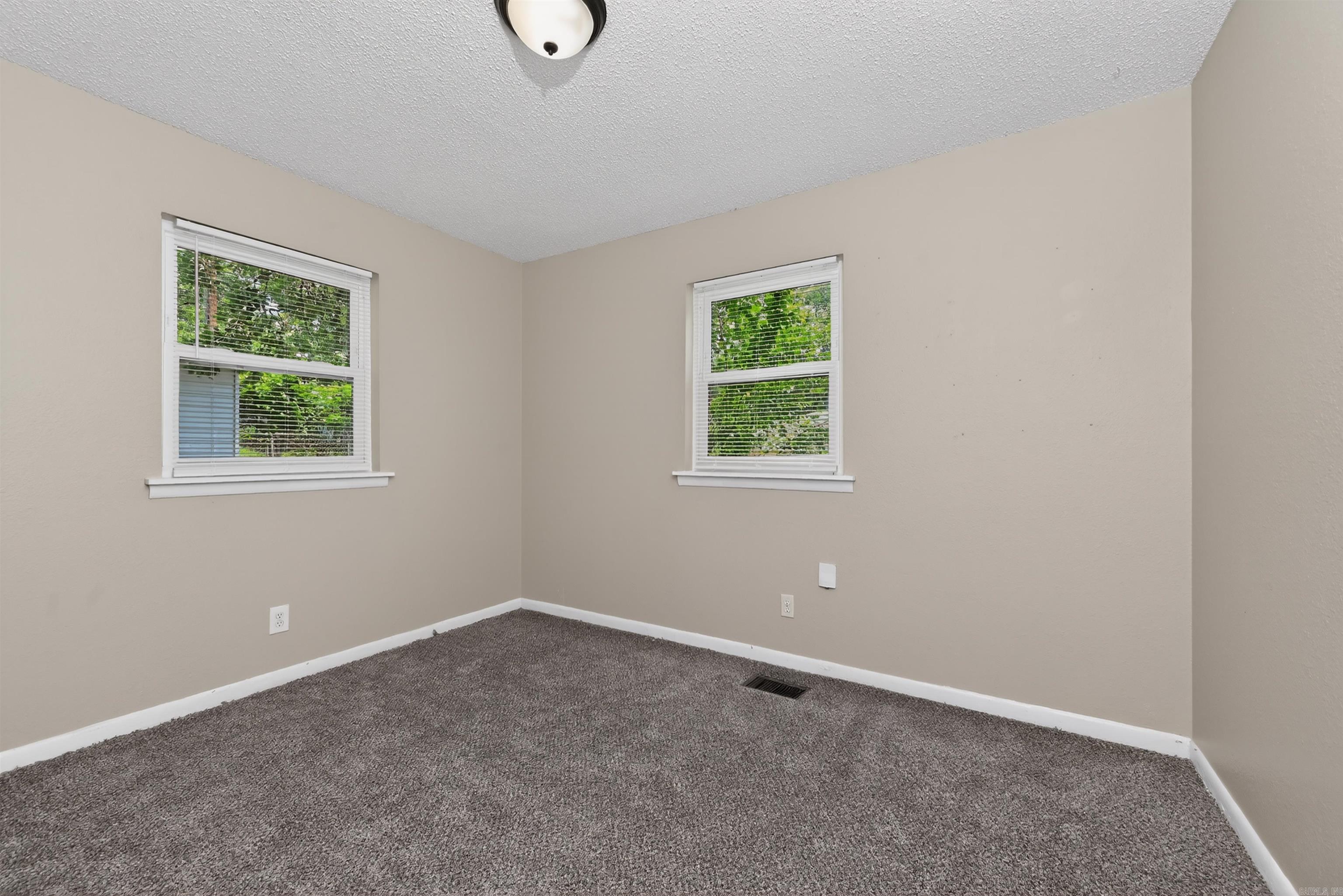 32 Oakview Drive Property Photo 13