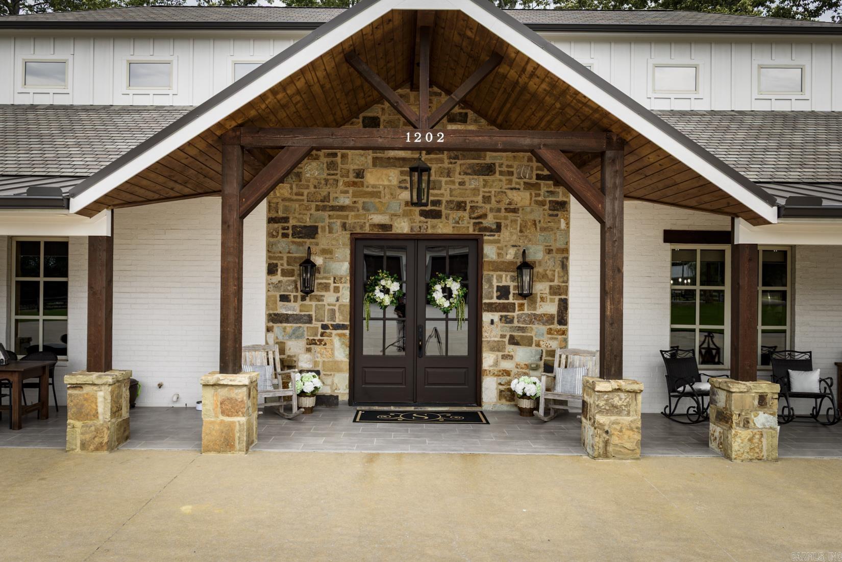 1202 Hilldale Cove Property Photo 4