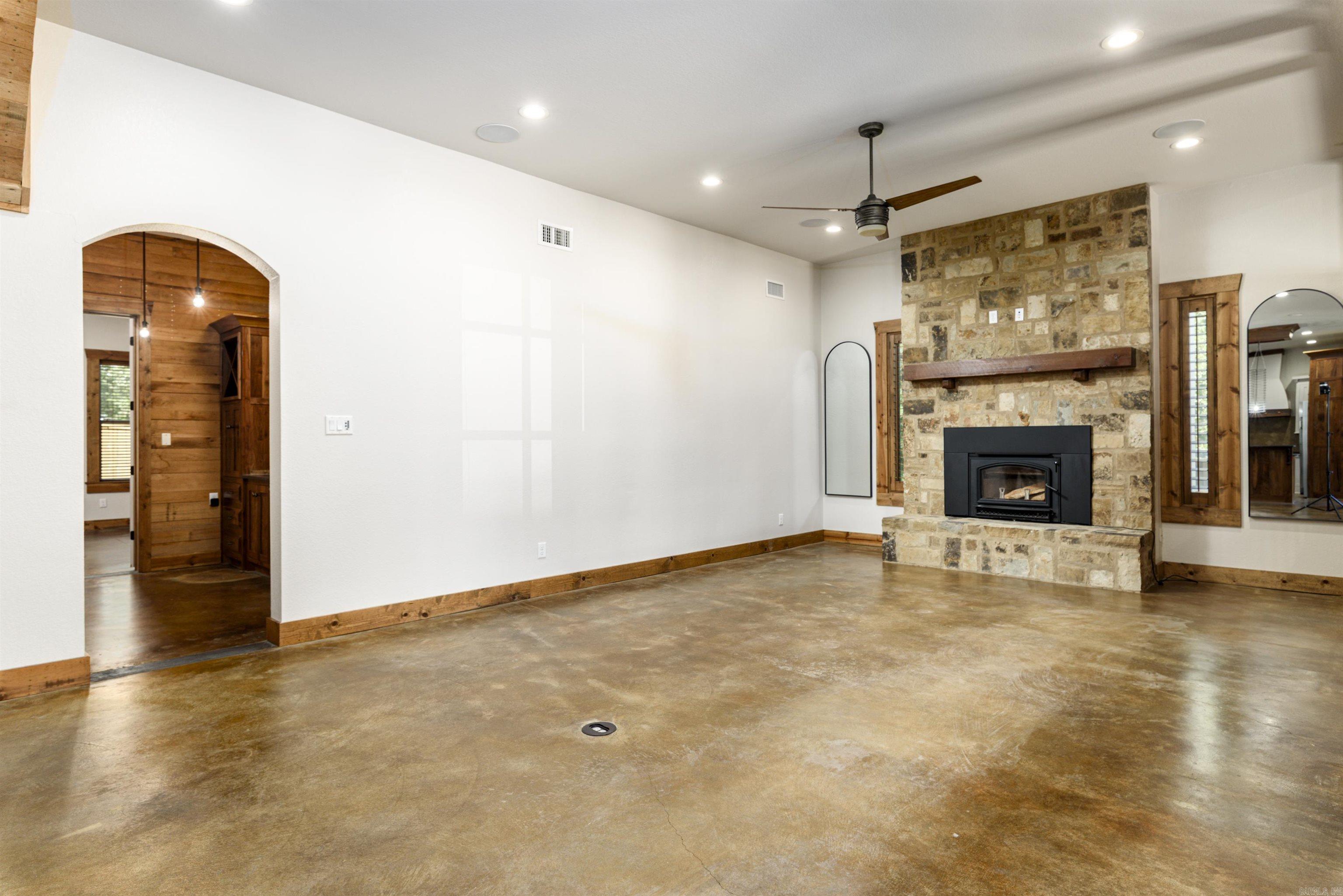 1202 Hilldale Cove Property Photo 8