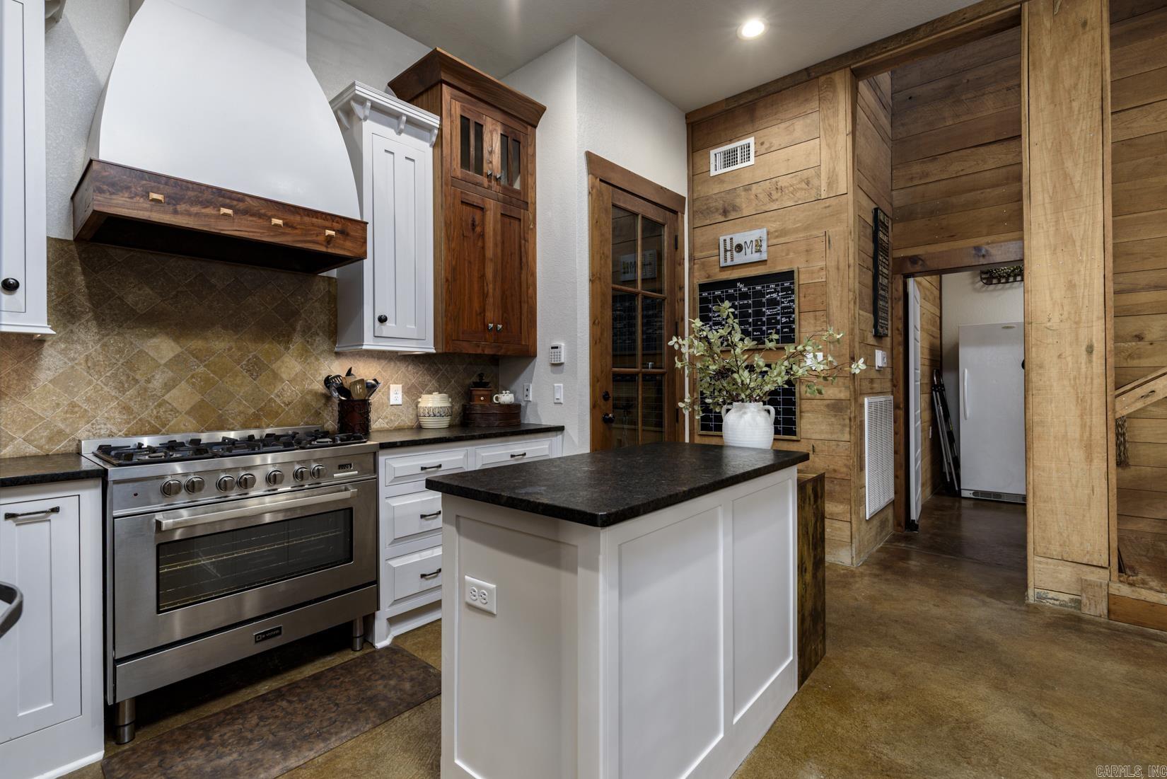 1202 Hilldale Cove Property Photo 18