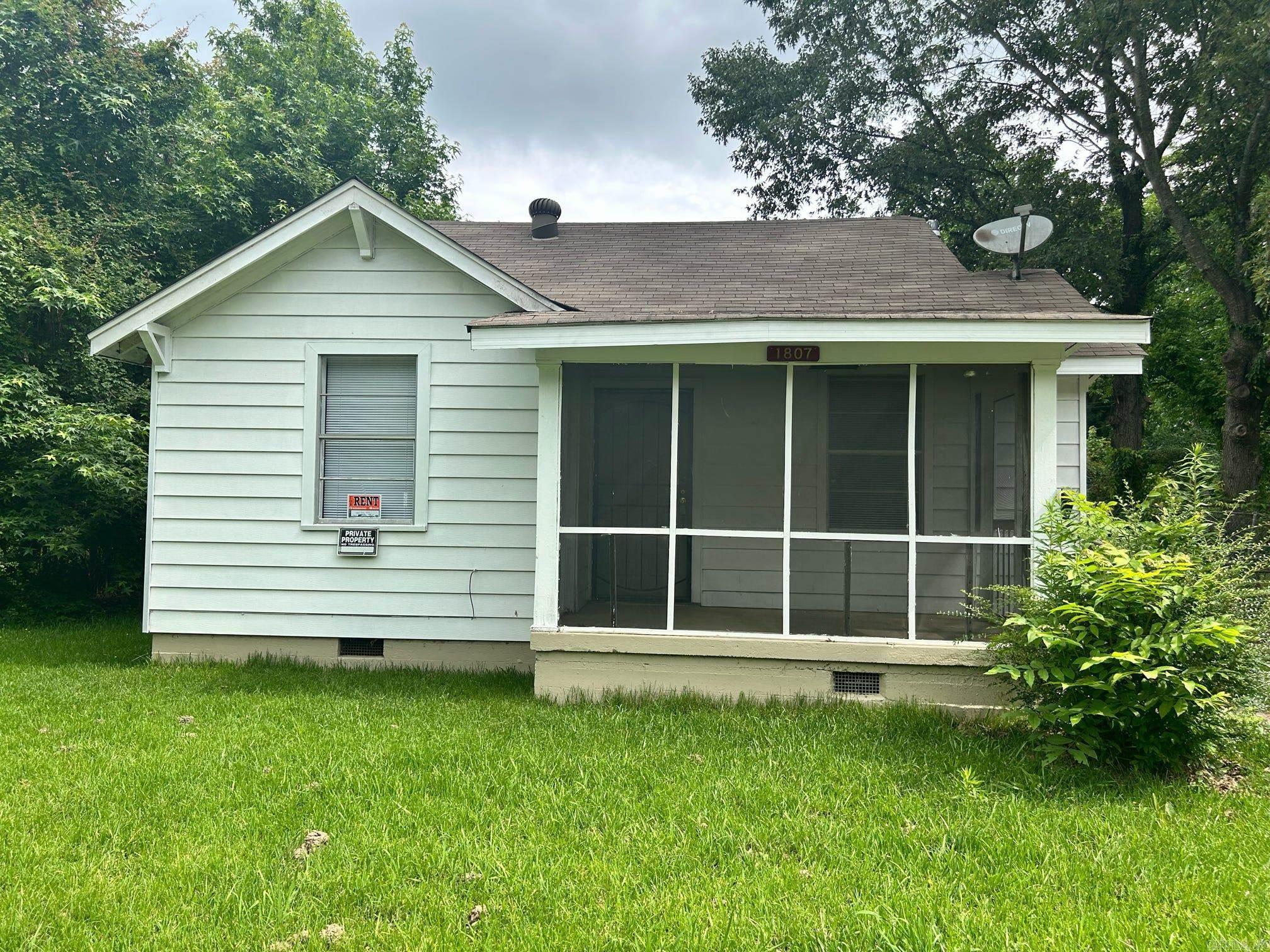 1807 W 27th Avenue Property Photo 3