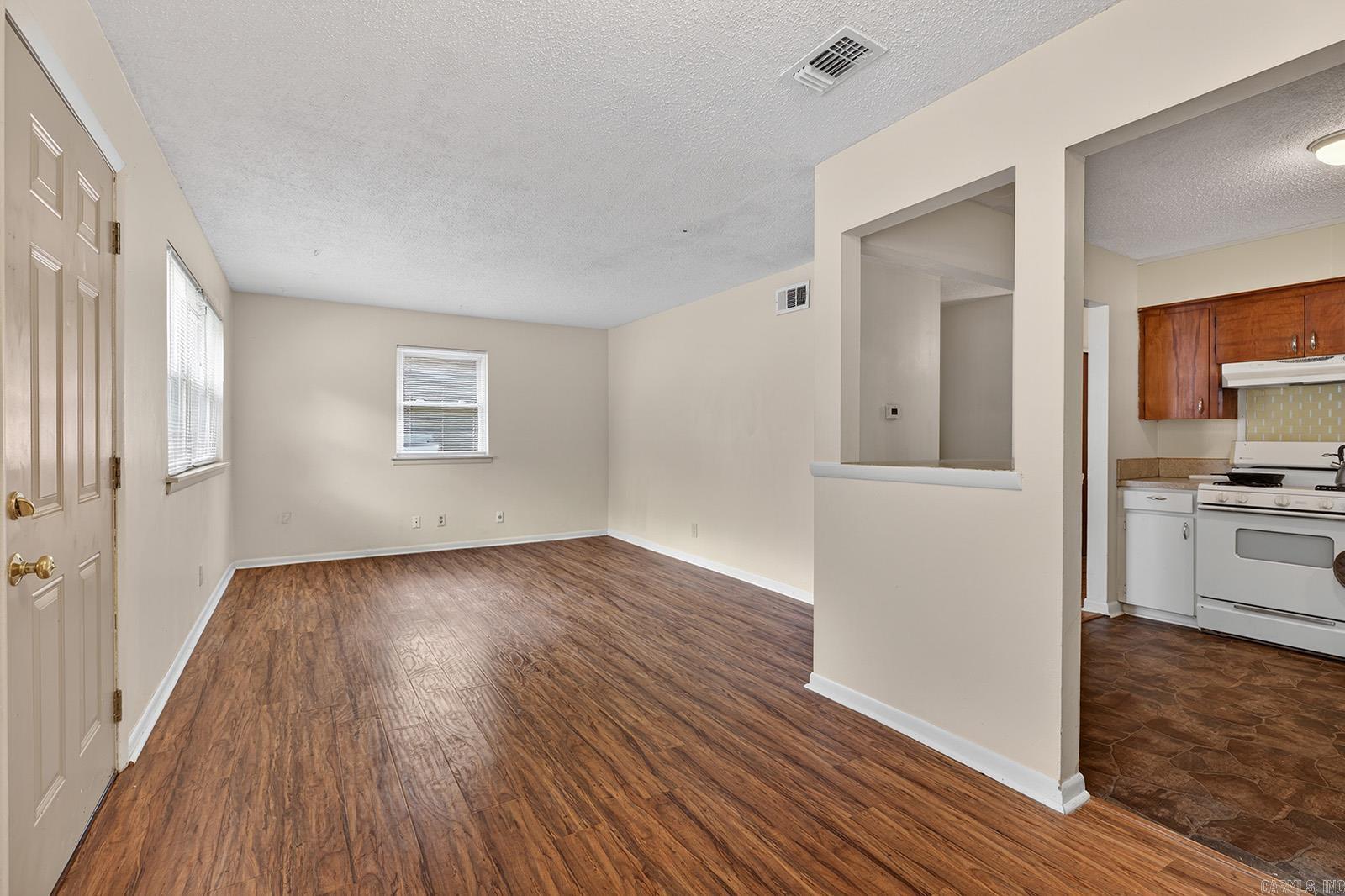 7905 Woodhaven Drive Property Photo 4
