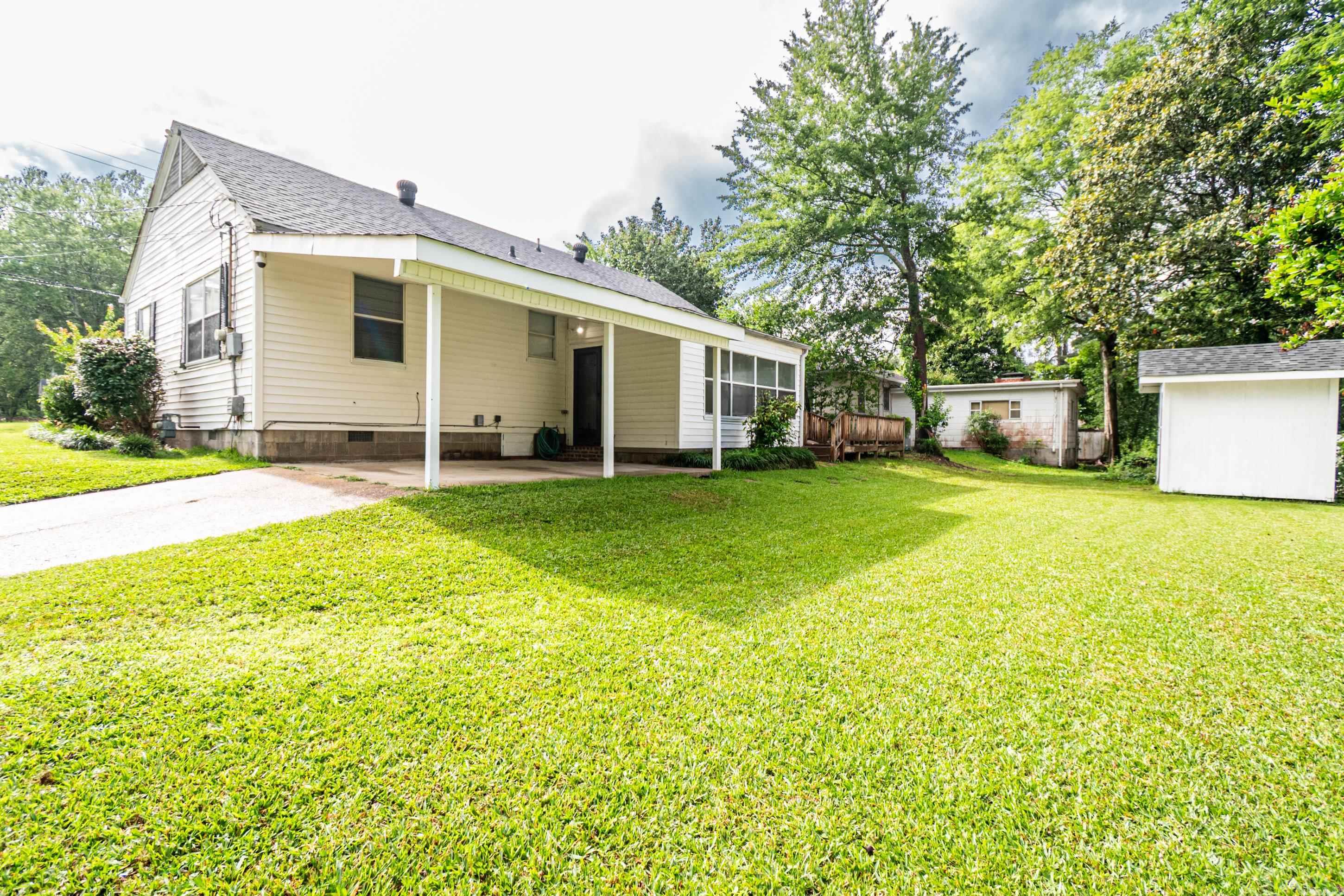 1401 N Park Ave Property Photo 4