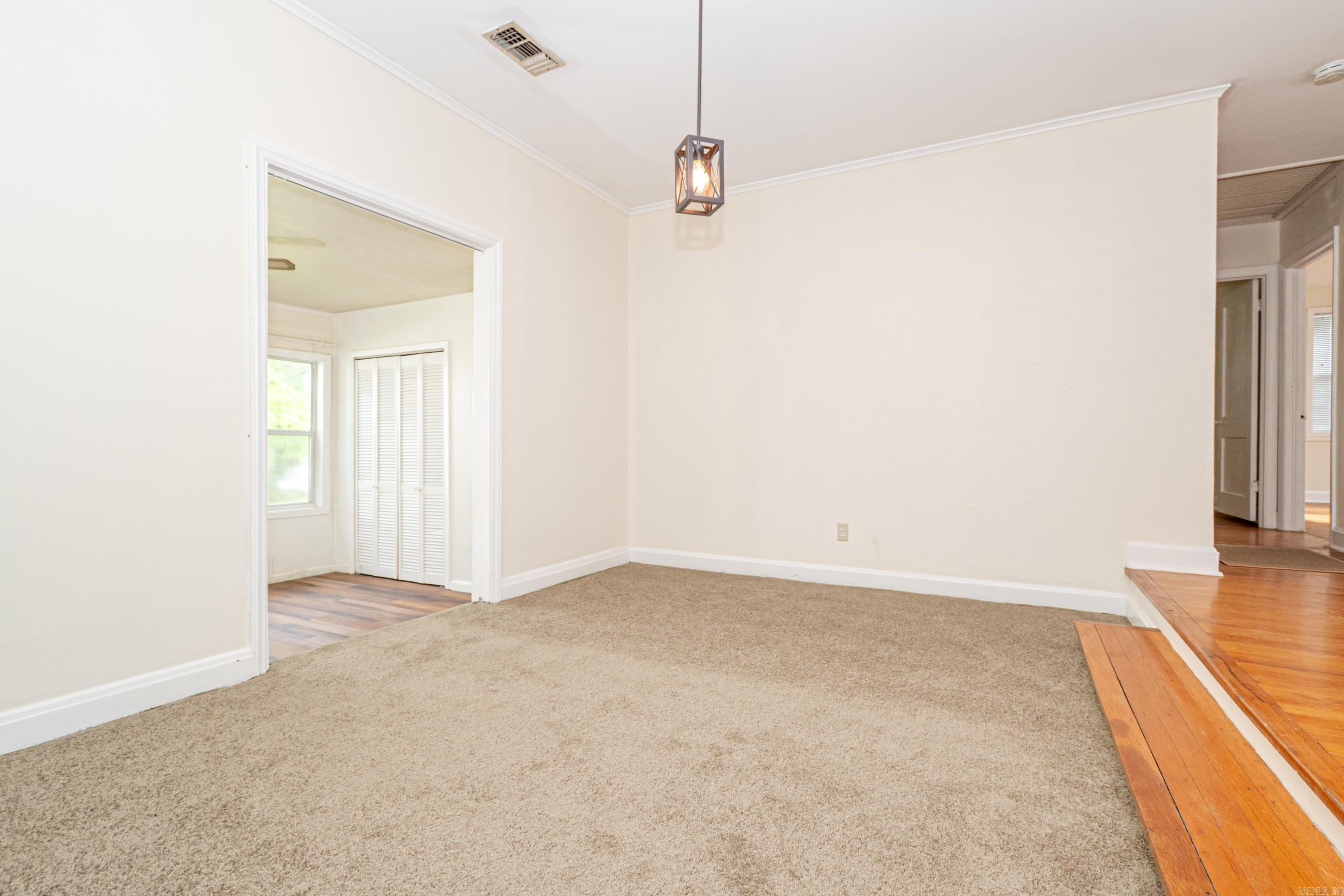 1401 N Park Ave Property Photo 8