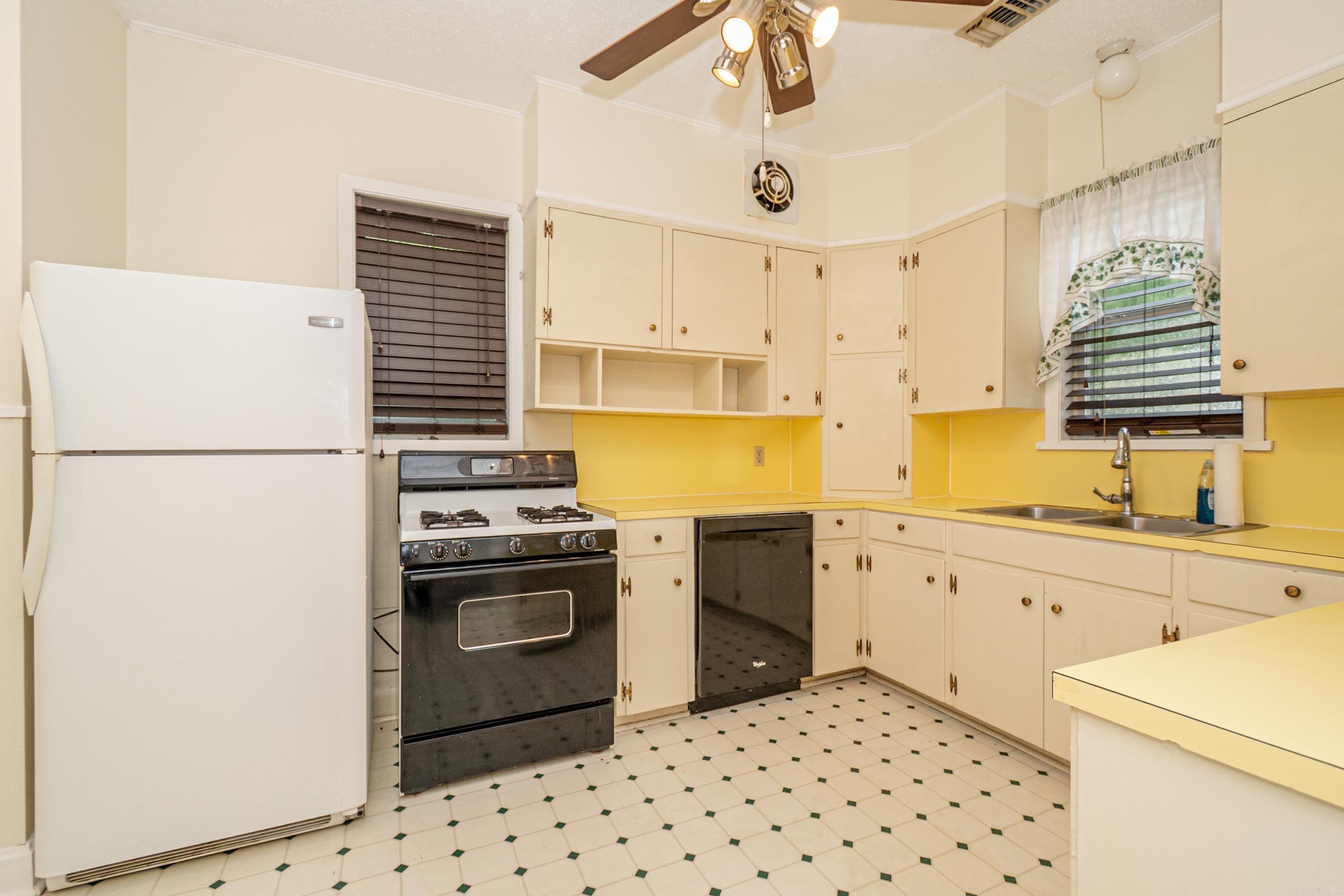 1401 N Park Ave Property Photo 10