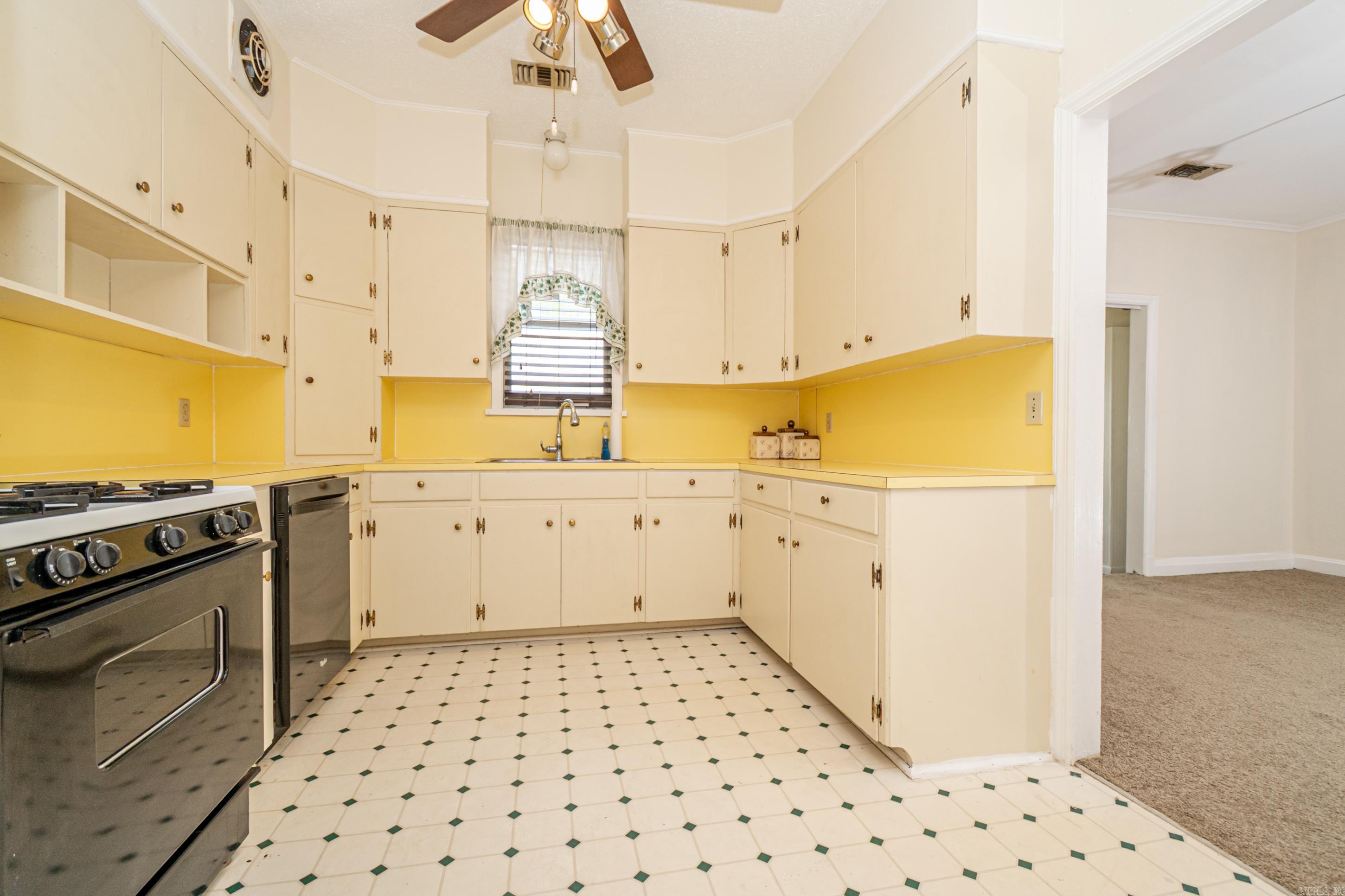 1401 N Park Ave Property Photo 11