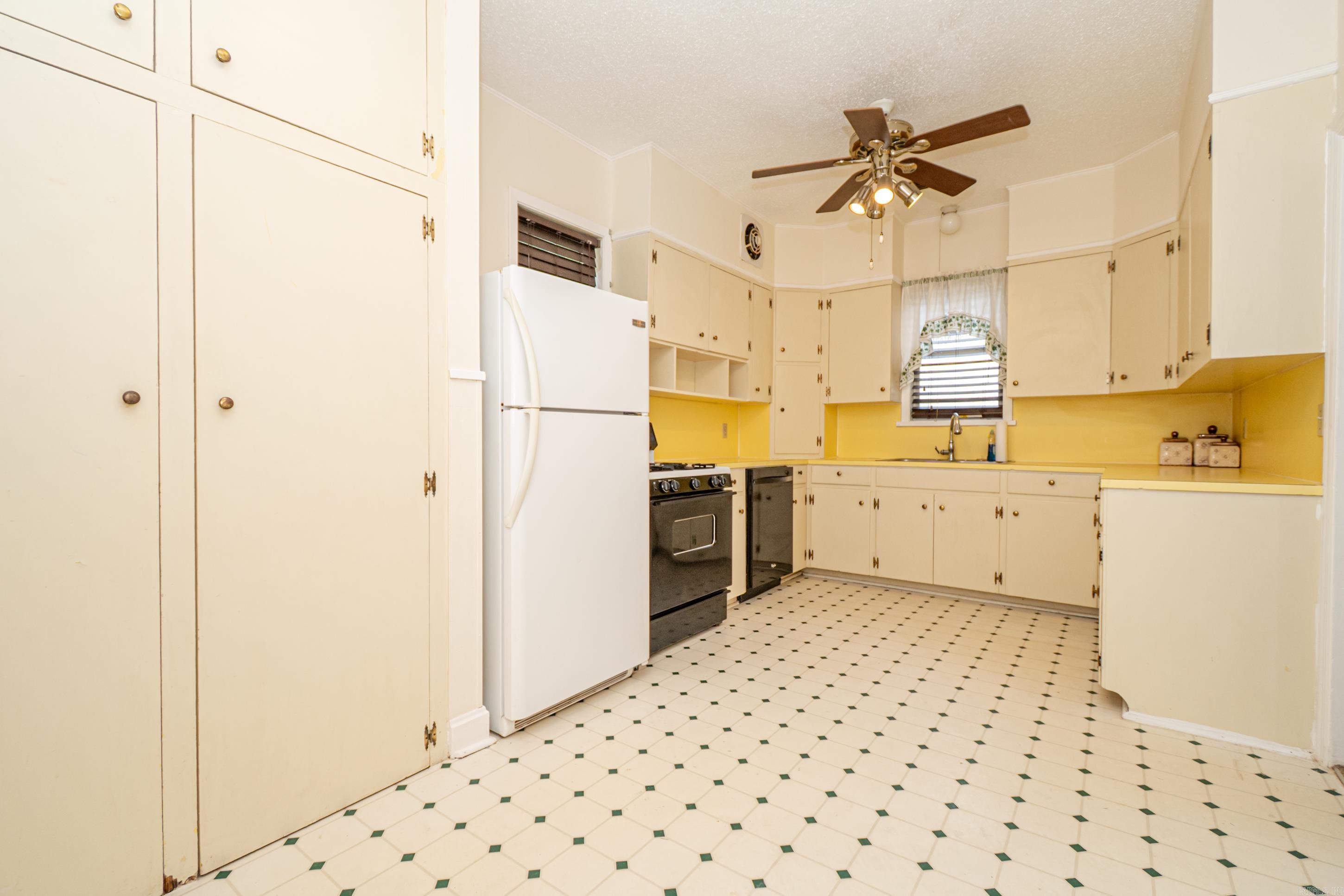 1401 N Park Ave Property Photo 12