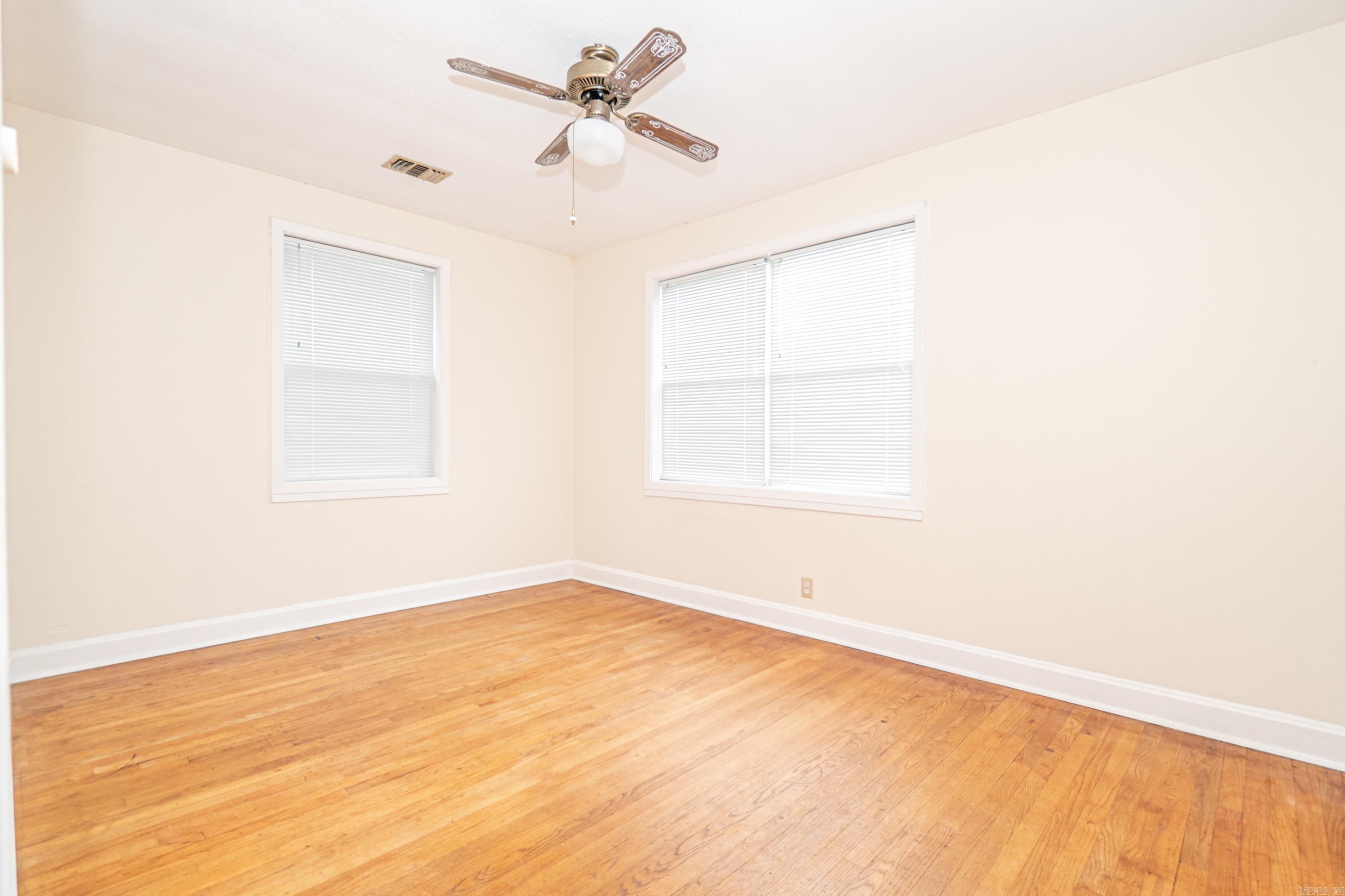 1401 N Park Ave Property Photo 17