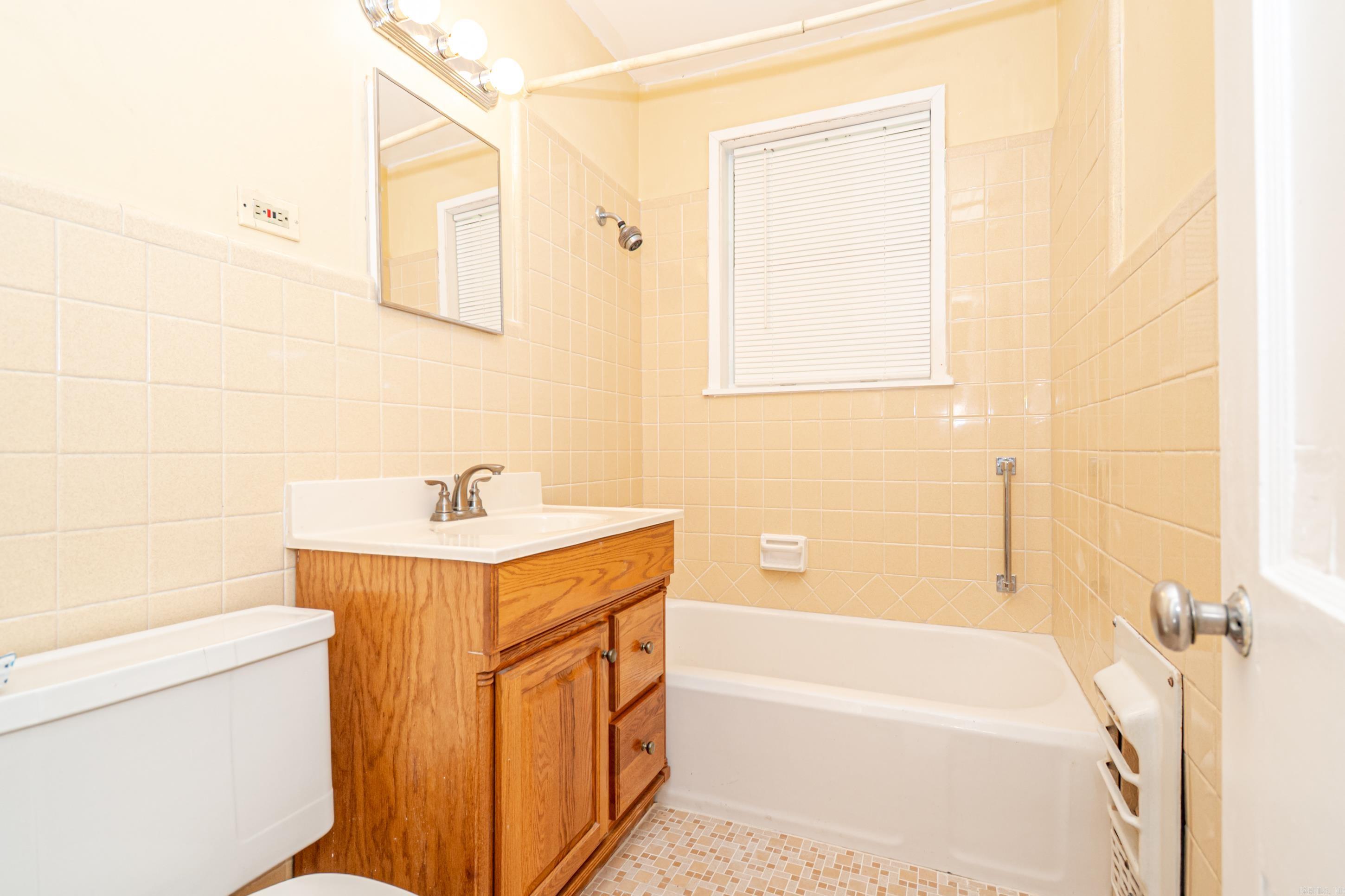 1401 N Park Ave Property Photo 19