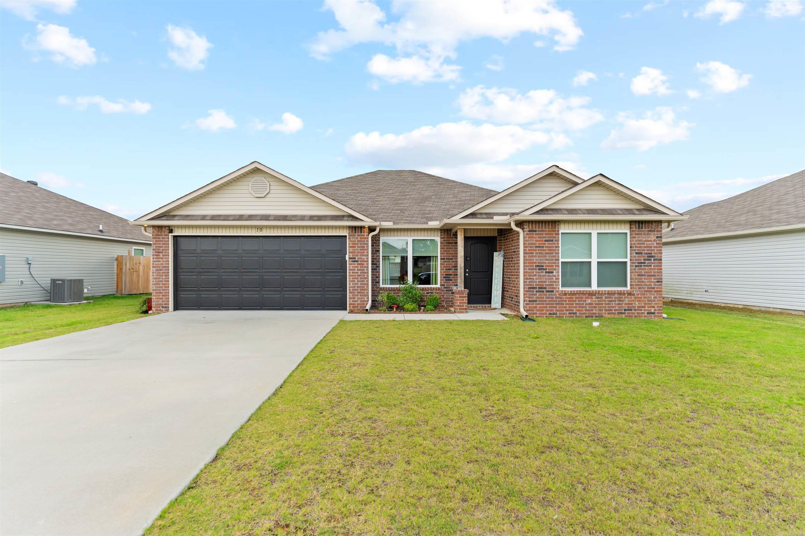 10 Farmhouse Circle Property Photo 1