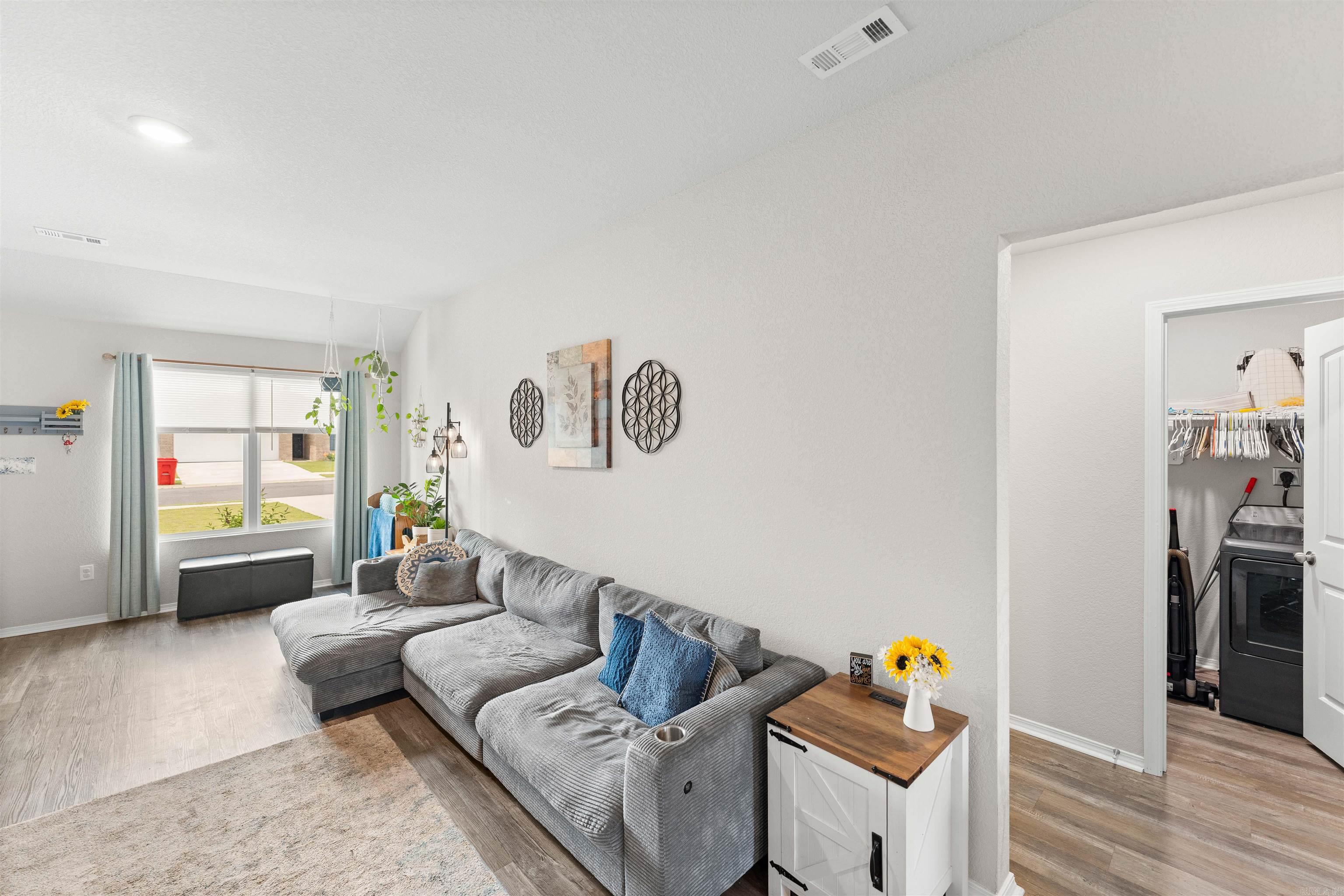 10 Farmhouse Circle Property Photo 6