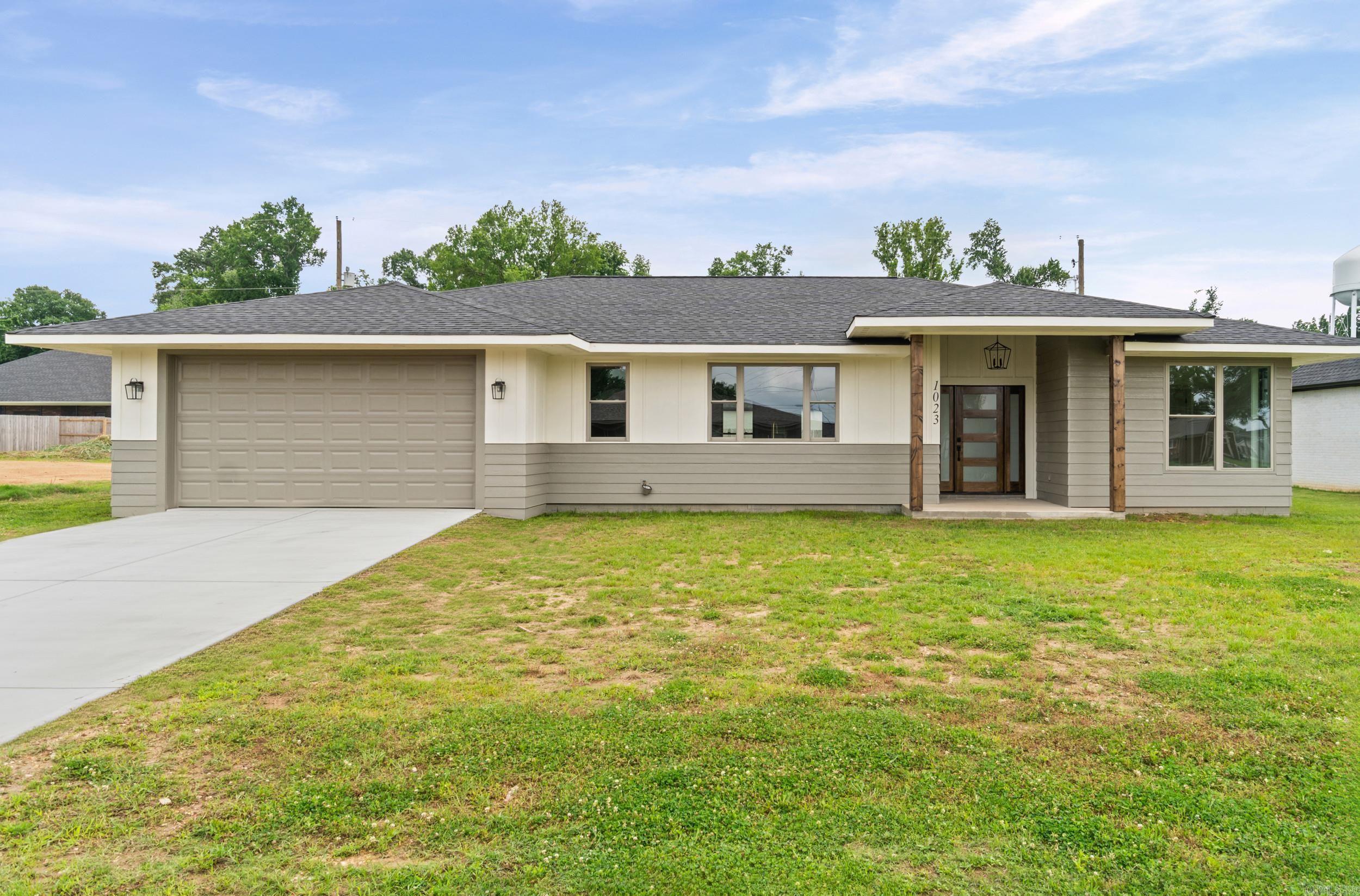 1023 E Languille Avenue Property Photo 1