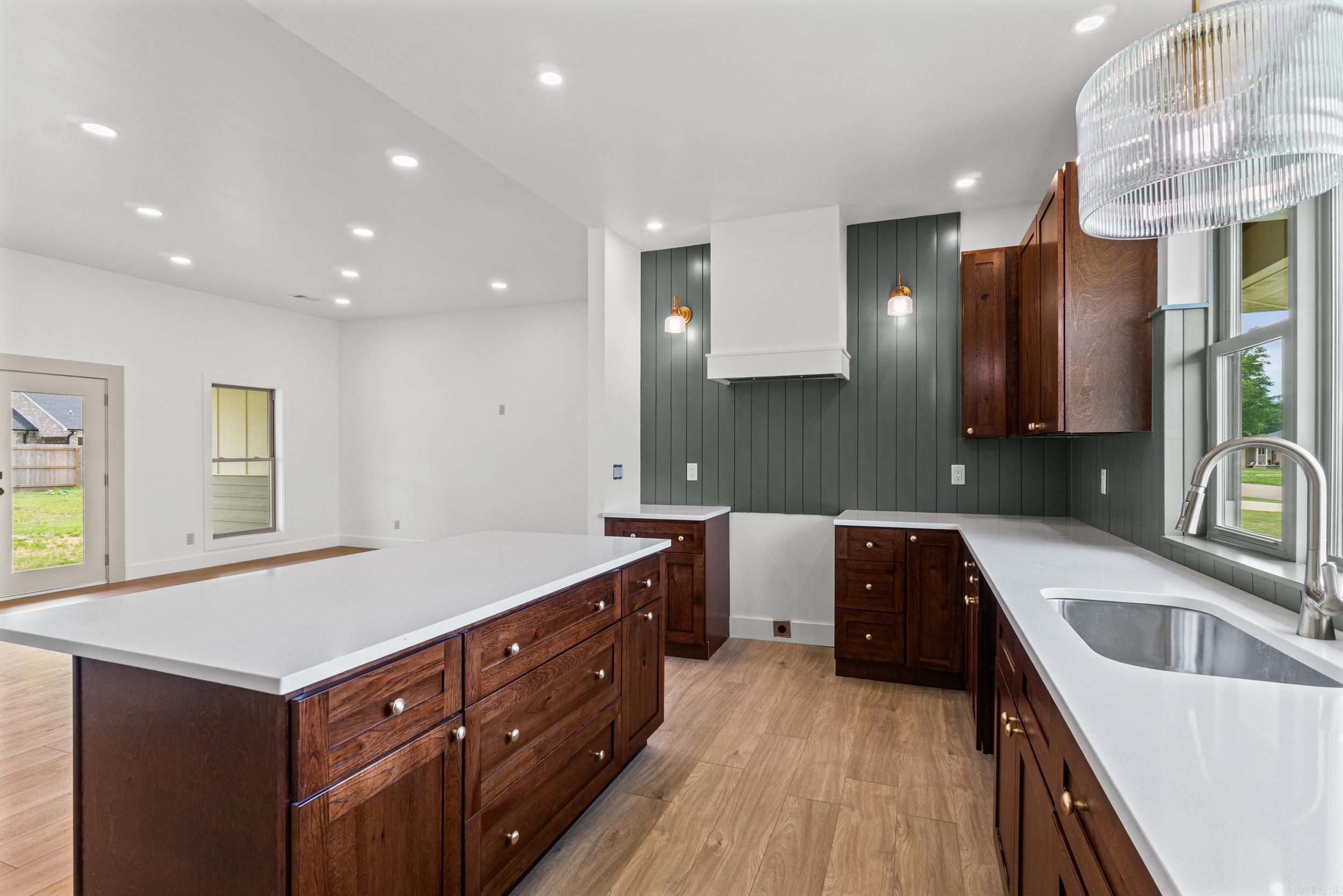 1023 E Languille Avenue Property Photo 6