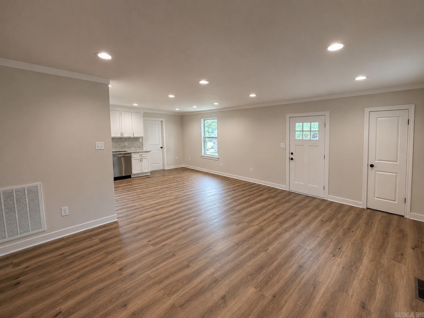 600 S Maple Street Property Photo 2
