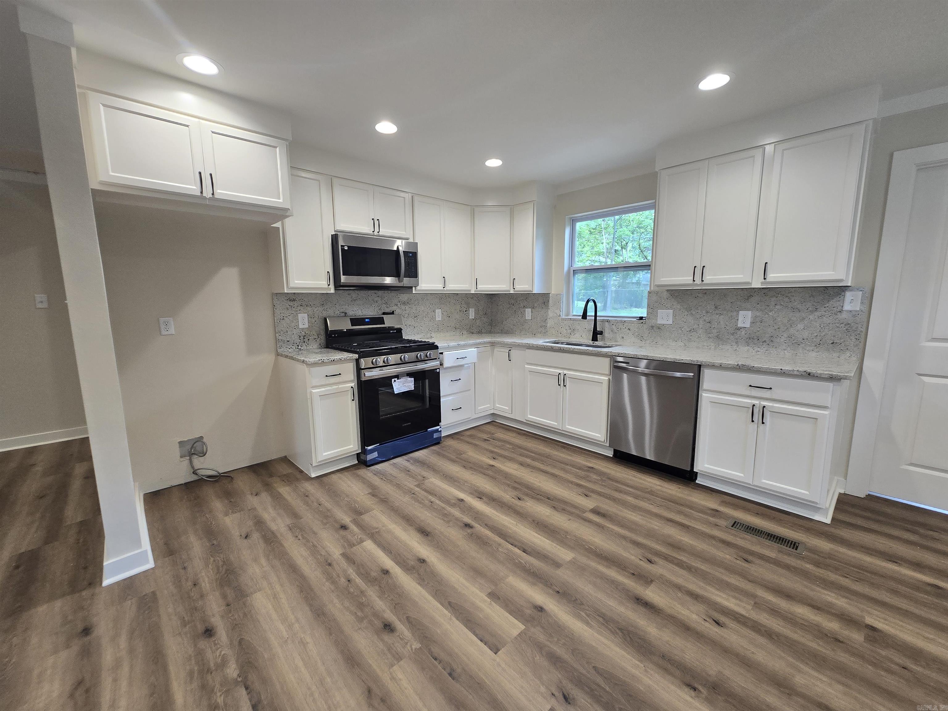 600 S Maple Street Property Photo 6