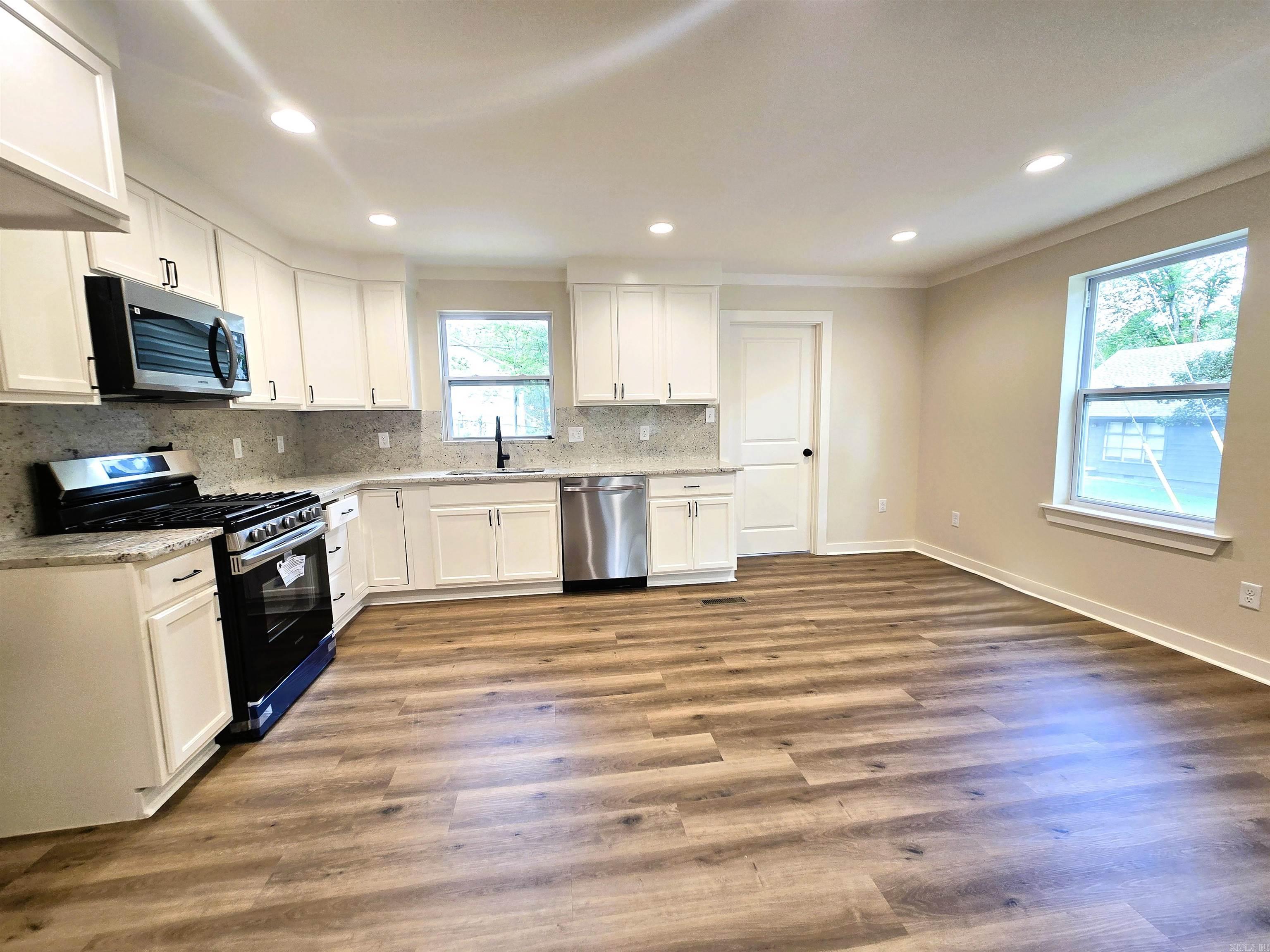 600 S Maple Street Property Photo 8