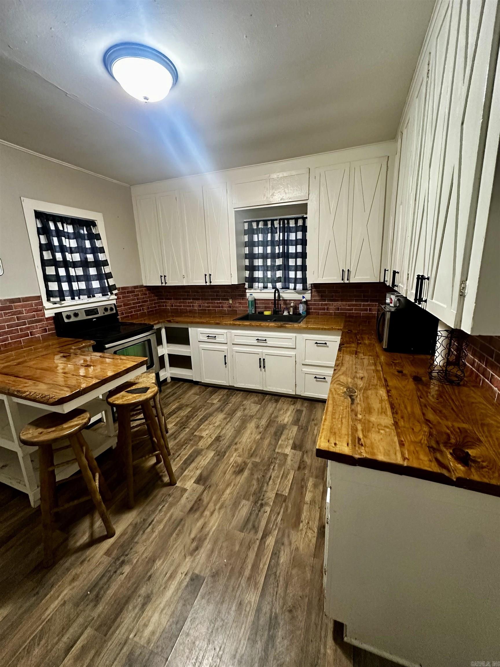 404 Cedar Street Property Photo 5