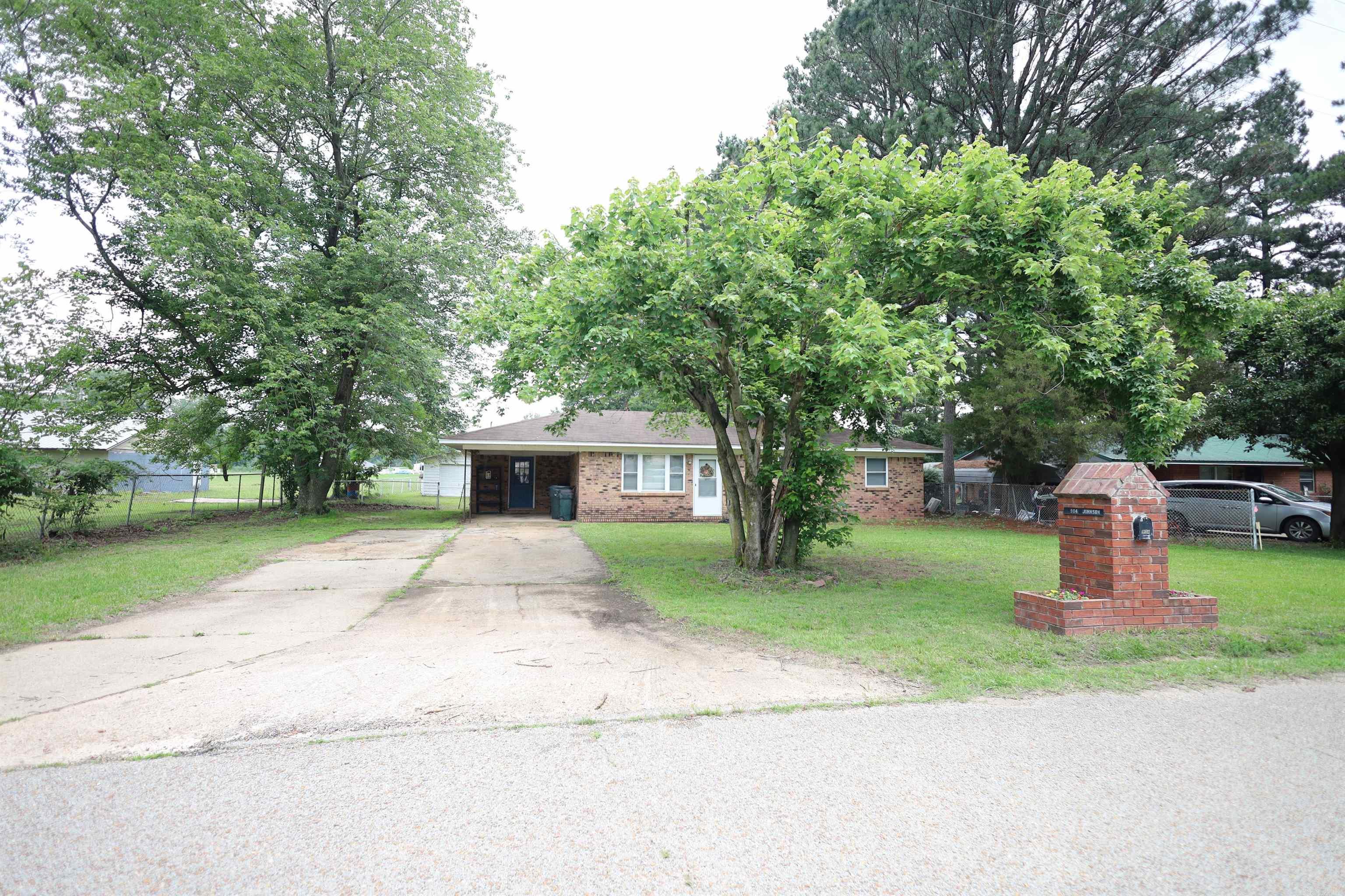 904 Johnson Property Photo 2