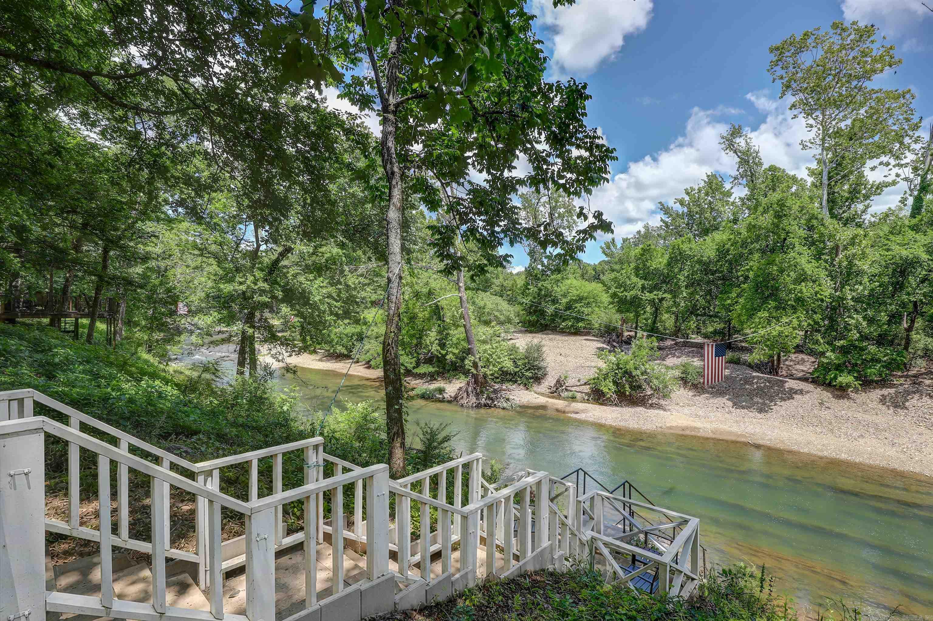 1040 Vaughn Rd Property Photo 3