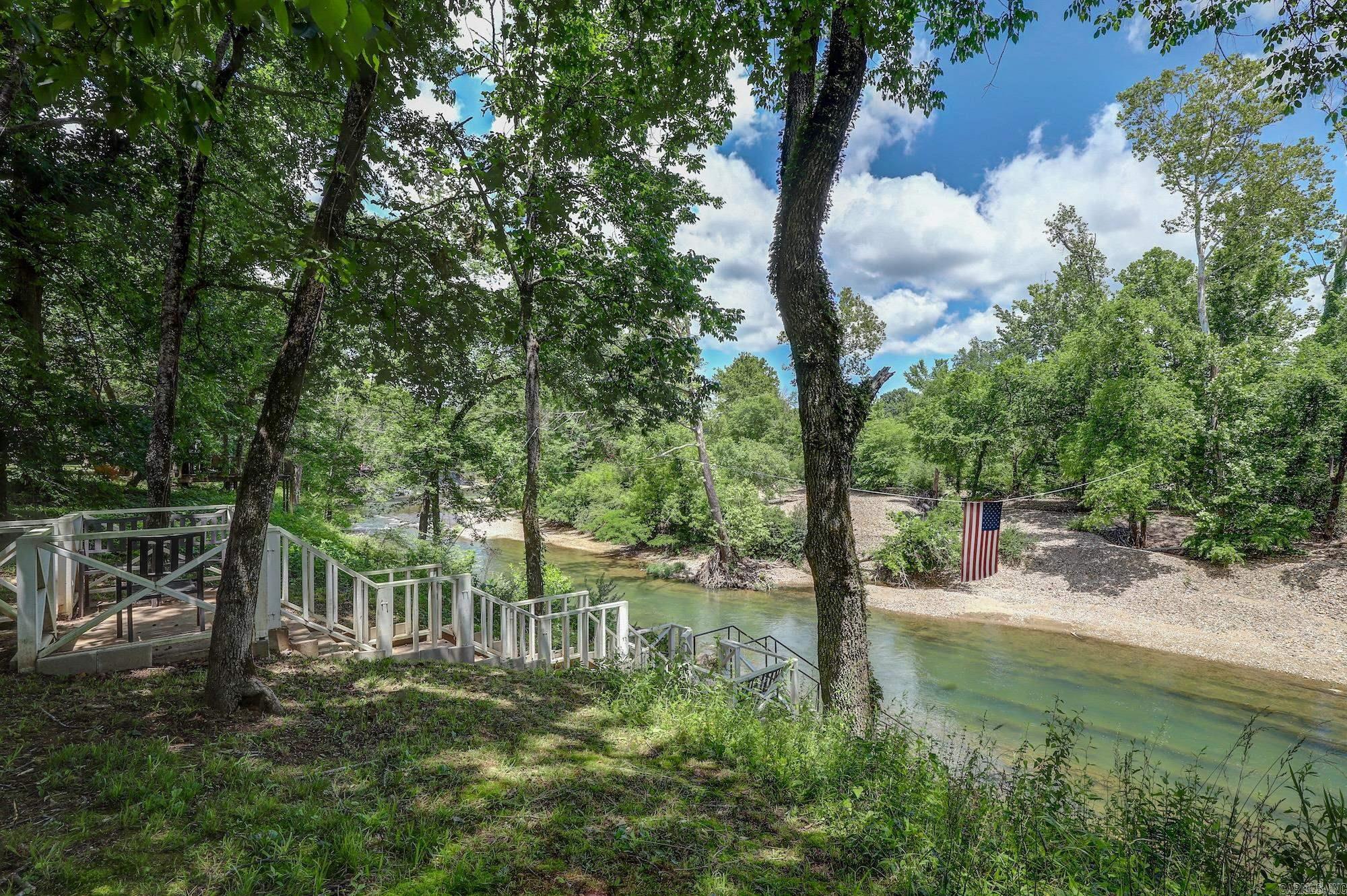 1040 Vaughn Rd Property Photo 4