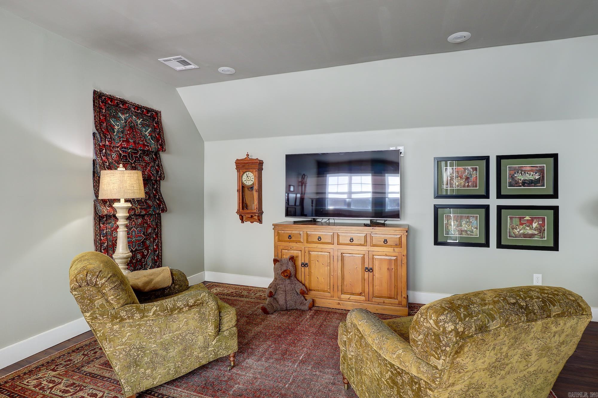 1040 Vaughn Rd Property Photo 22