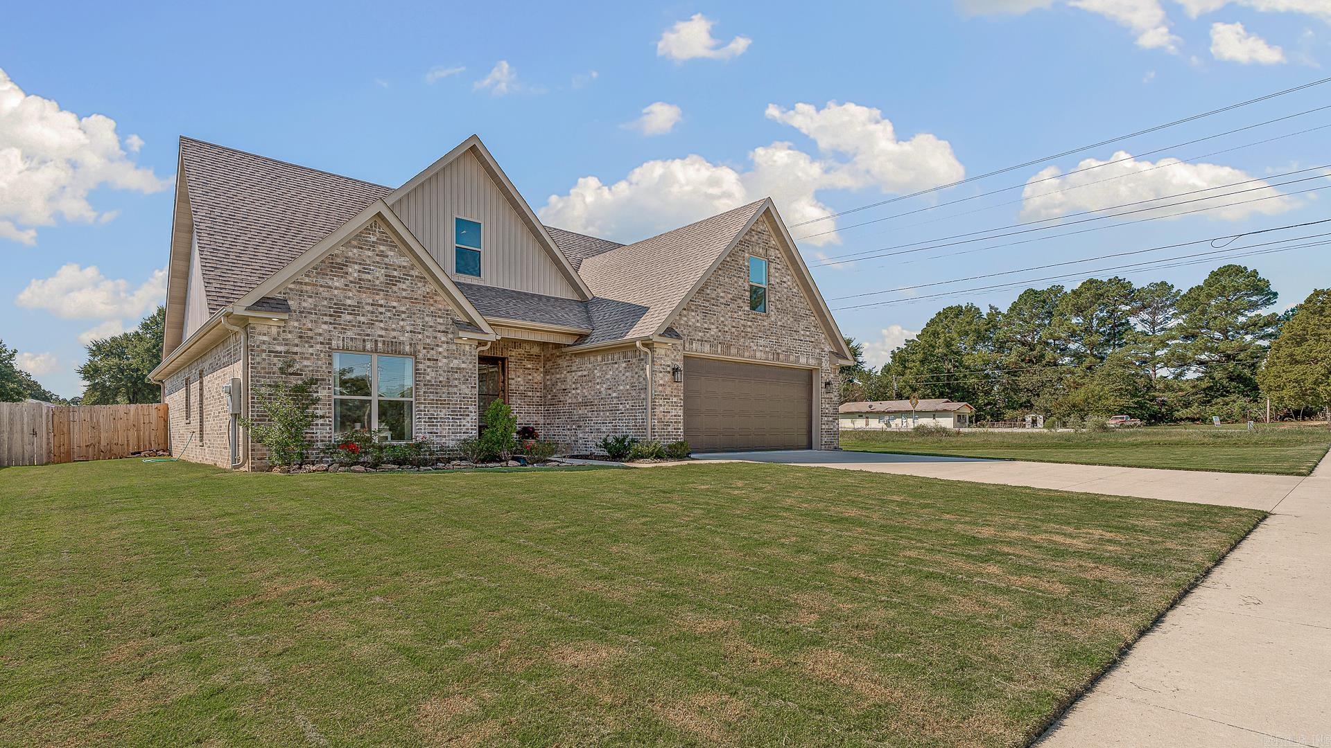 100 Hidden Creek Drive Property Photo 1