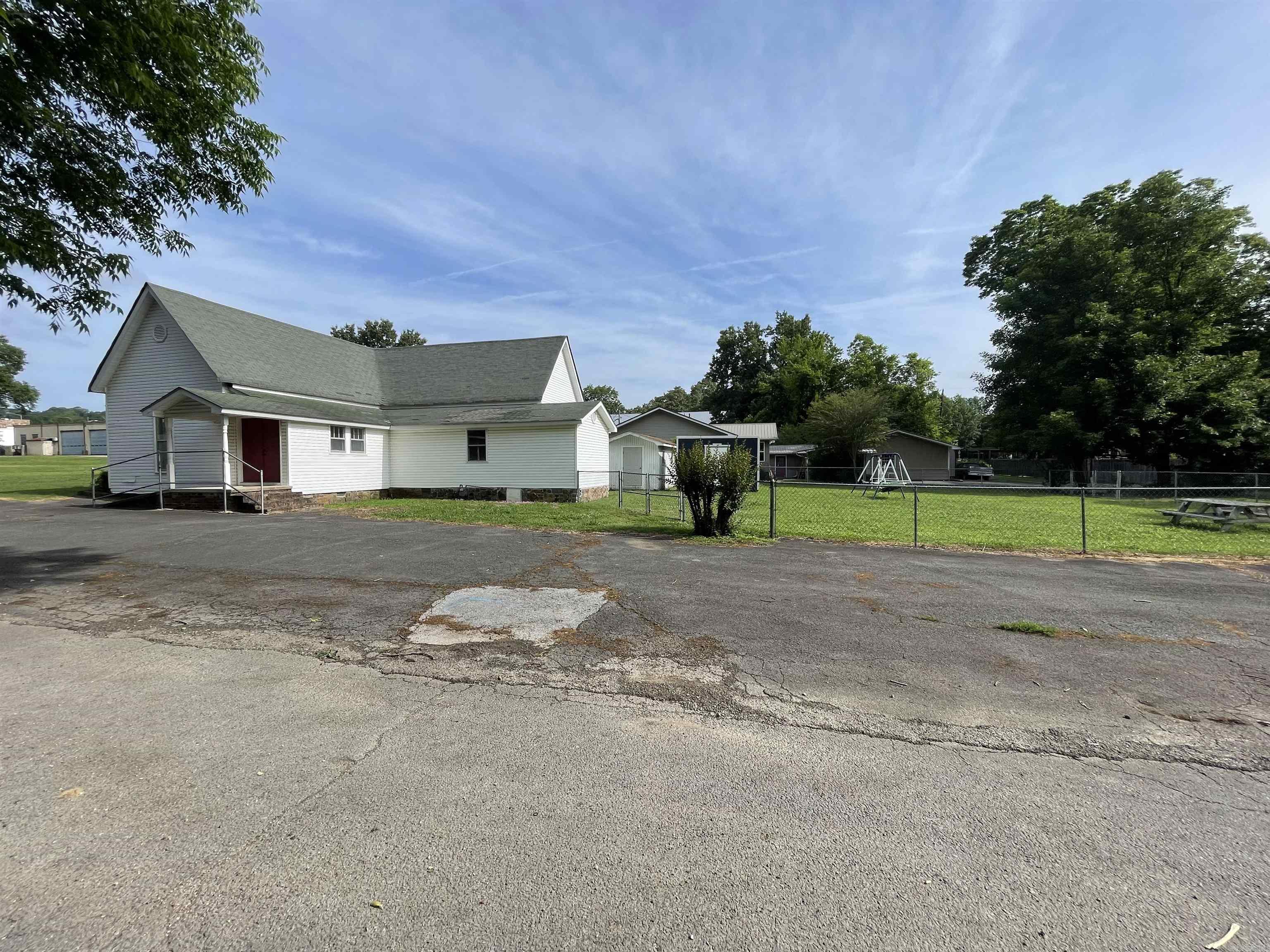 111 S Broadway Street Property Photo 2