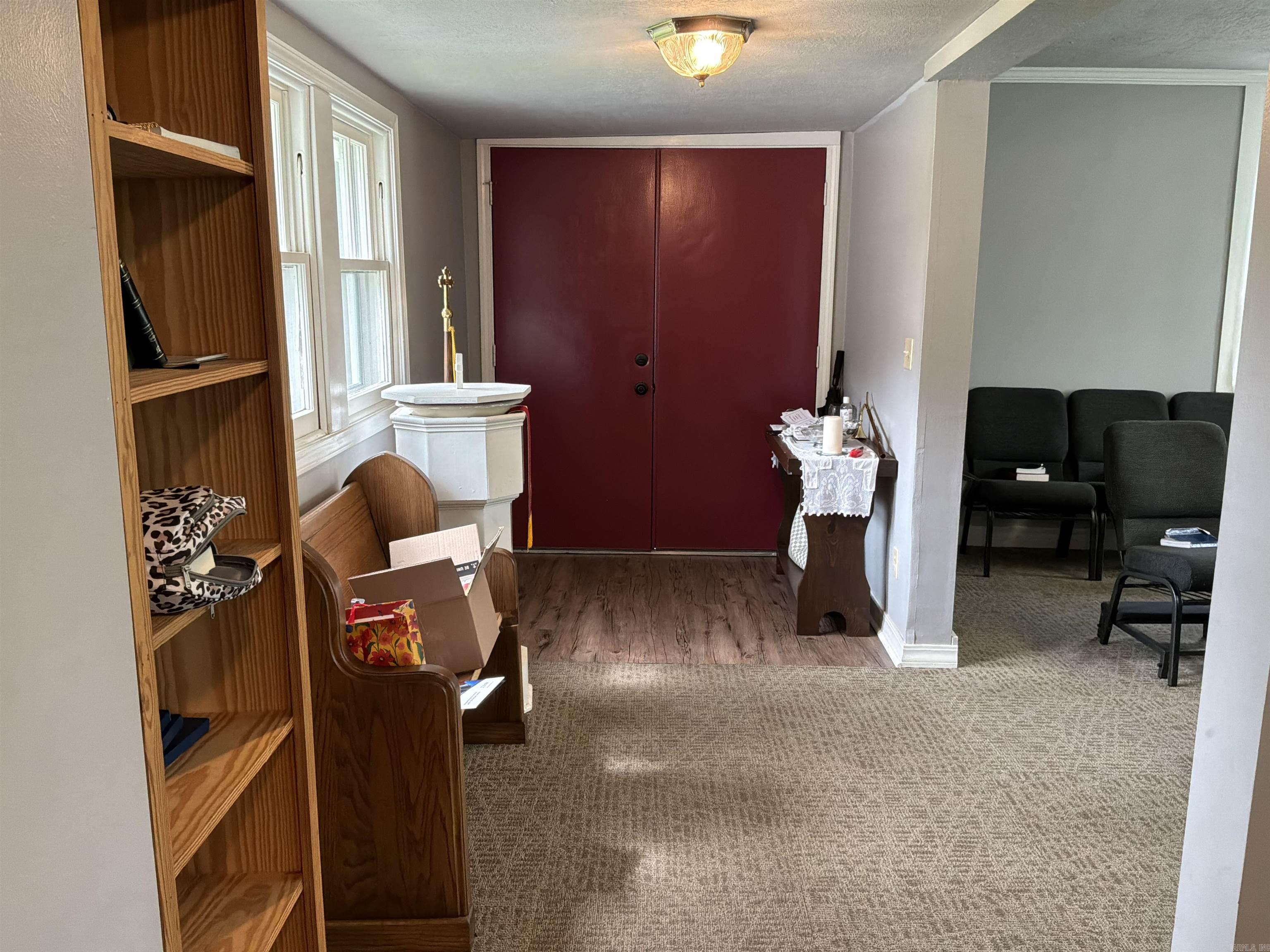 111 S Broadway Street Property Photo 8