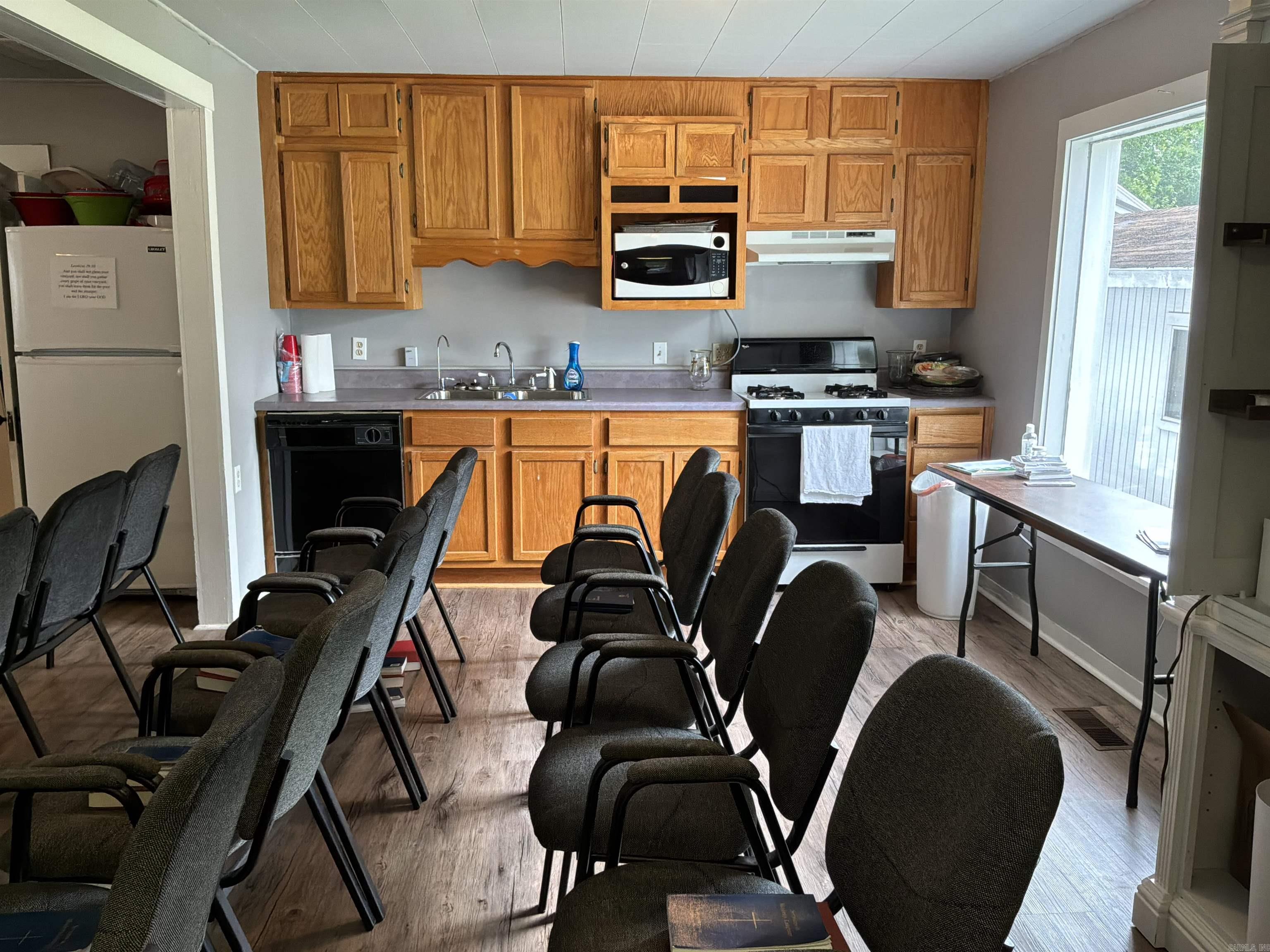 111 S Broadway Street Property Photo 15