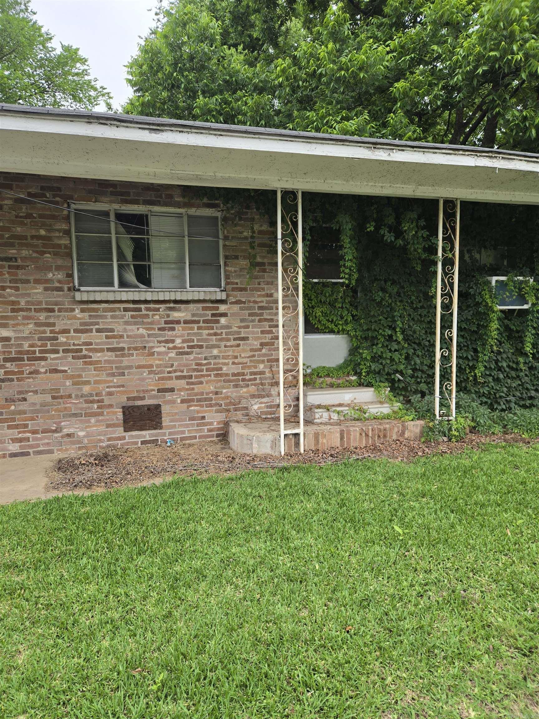 1019 E 6th Avenue Property Photo 2