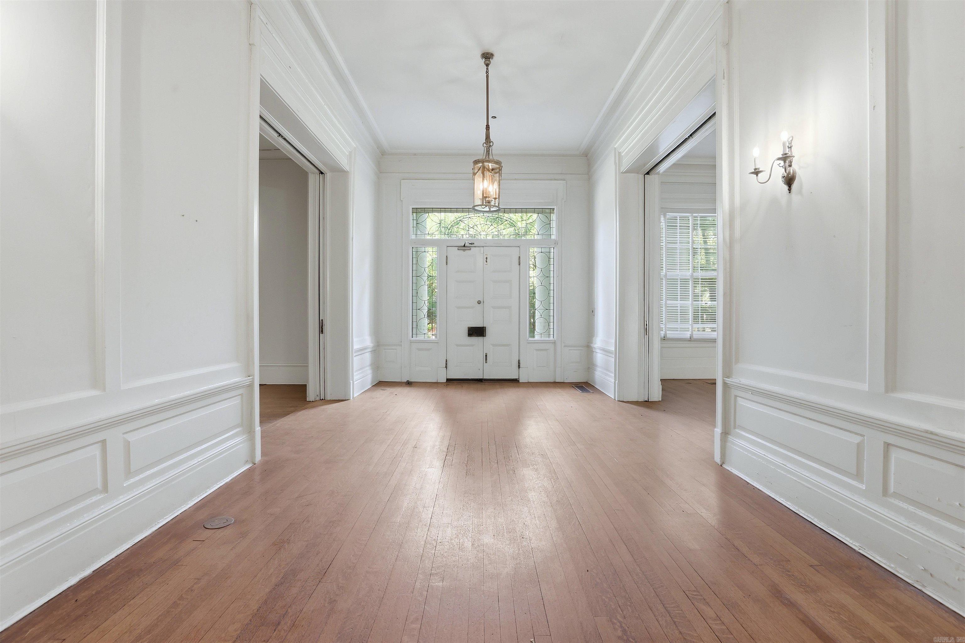 411 E 7th Street Property Photo 6