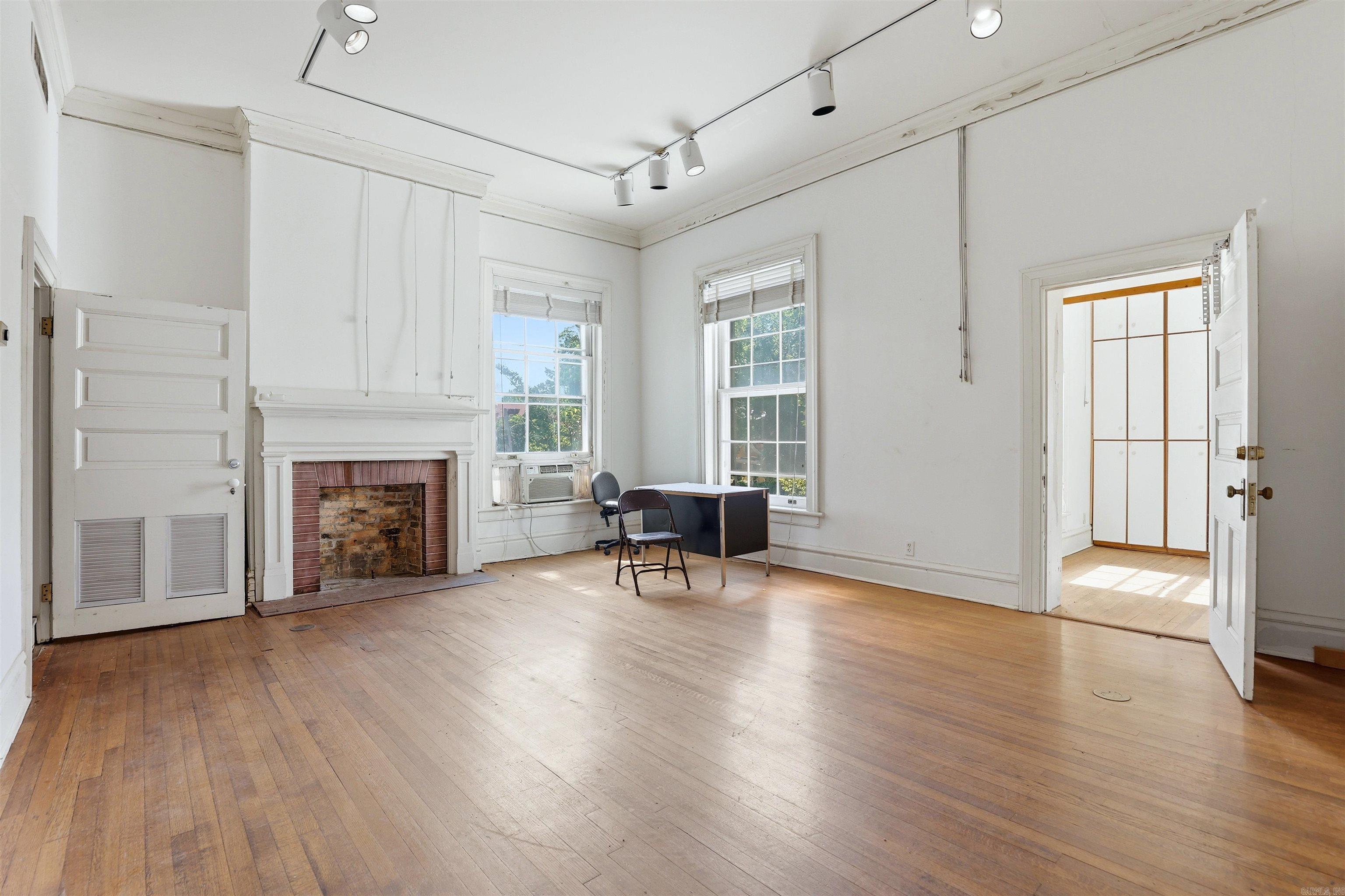 411 E 7th Street Property Photo 12