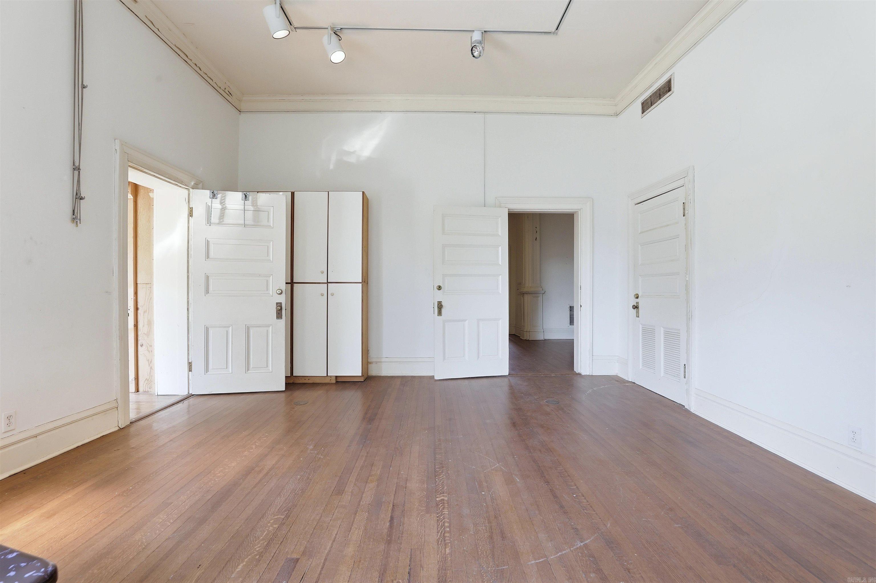 411 E 7th Street Property Photo 13