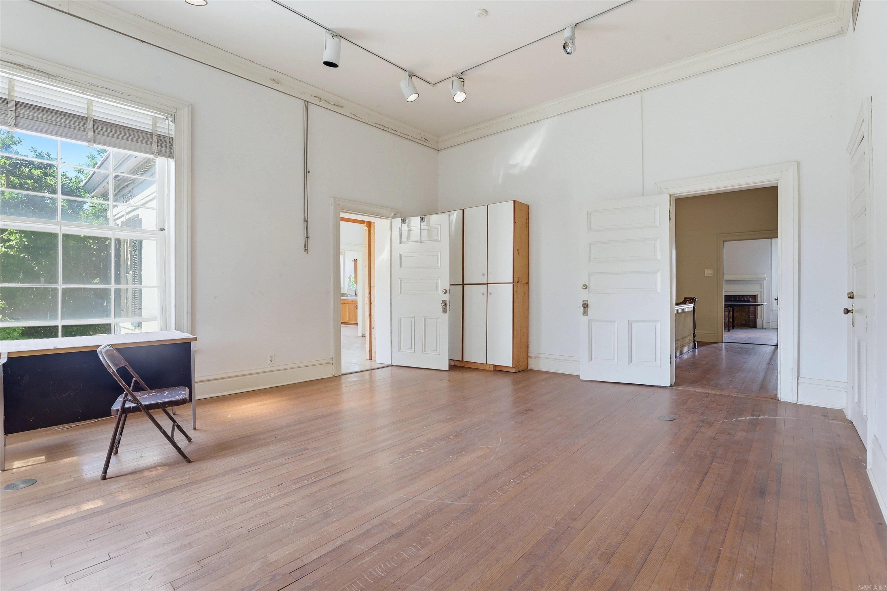 411 E 7th Street Property Photo 15